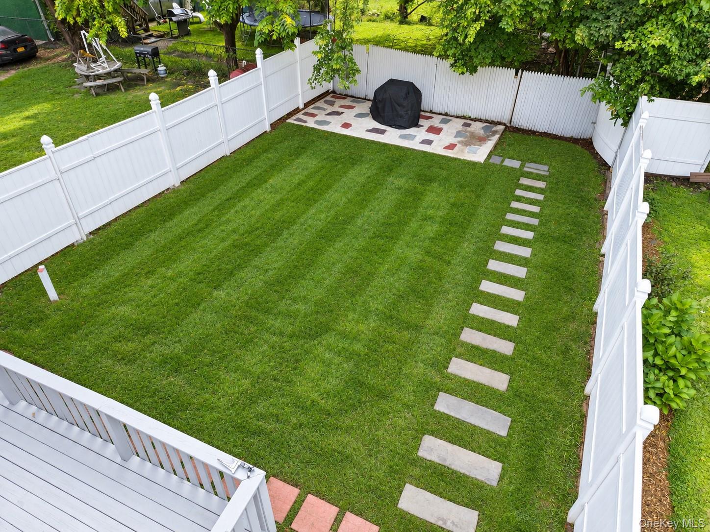 10 Field Street – For Sale photo 34