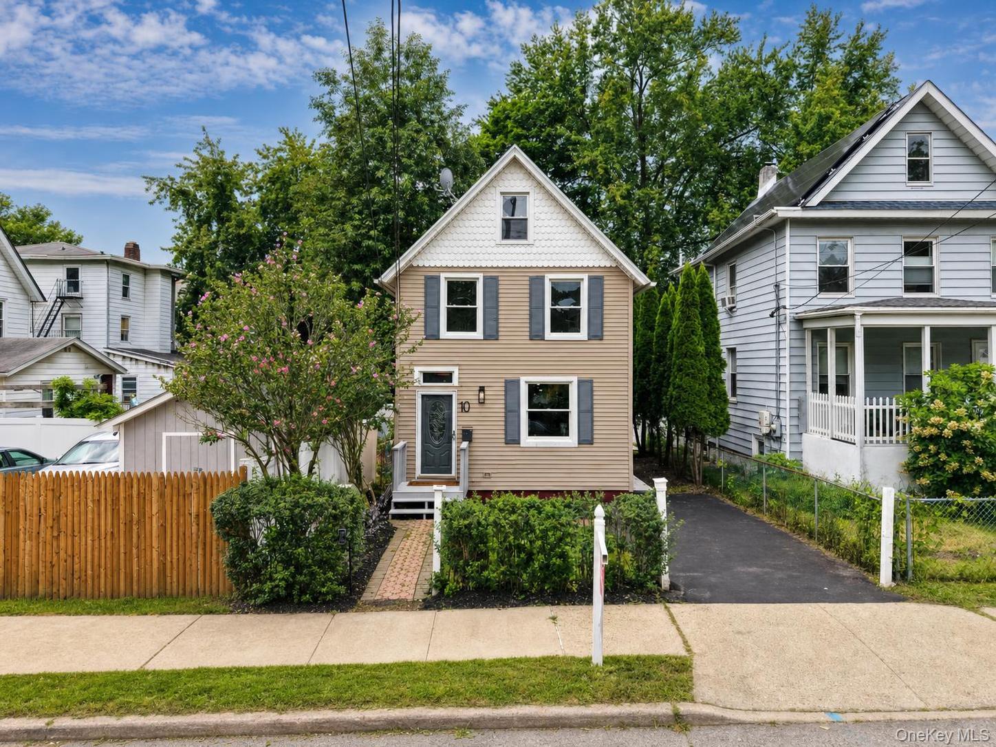10 Field Street – For Sale