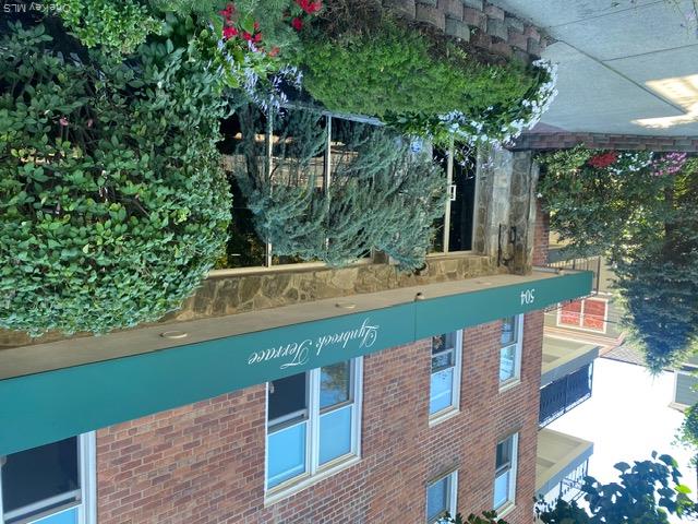 504 Merrick  Rd, Unit 4M