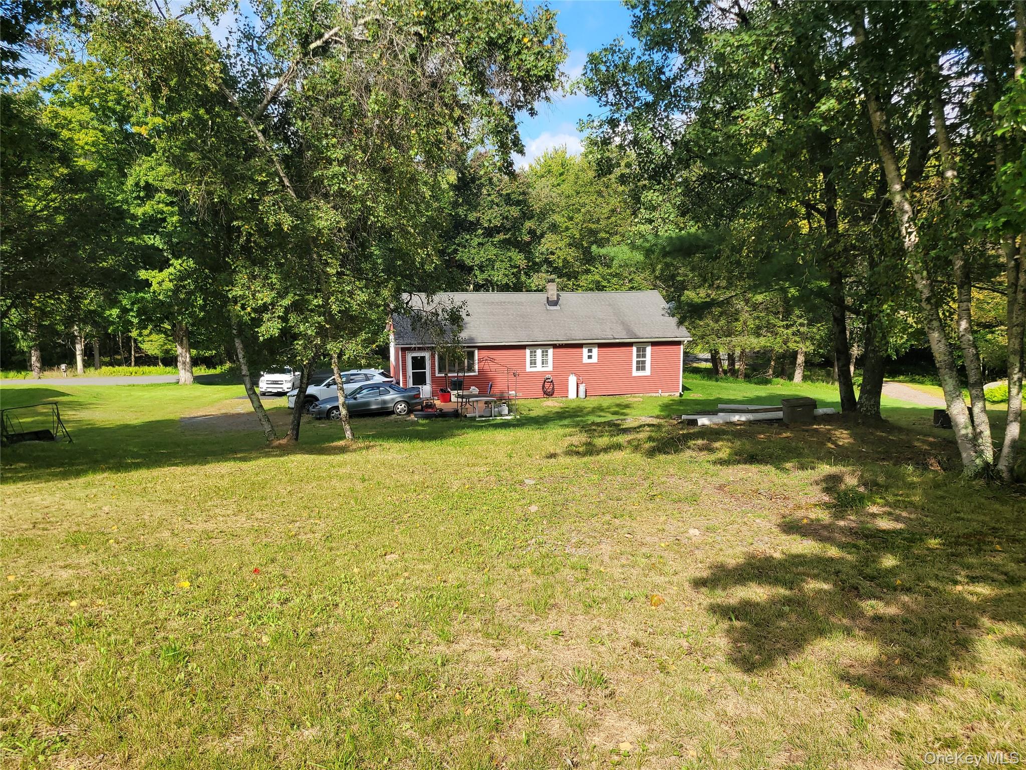 432 Southwoods Drive – For Sale photo 3
