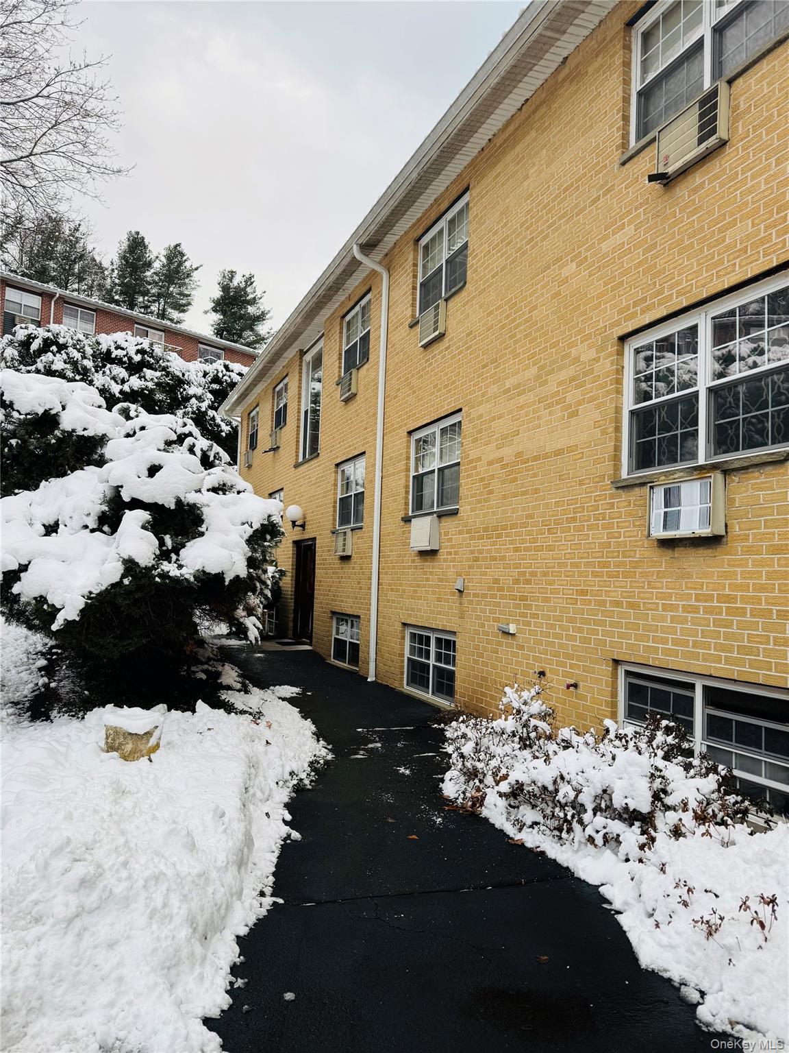 8 Dove Court, Unit 8B photo 2