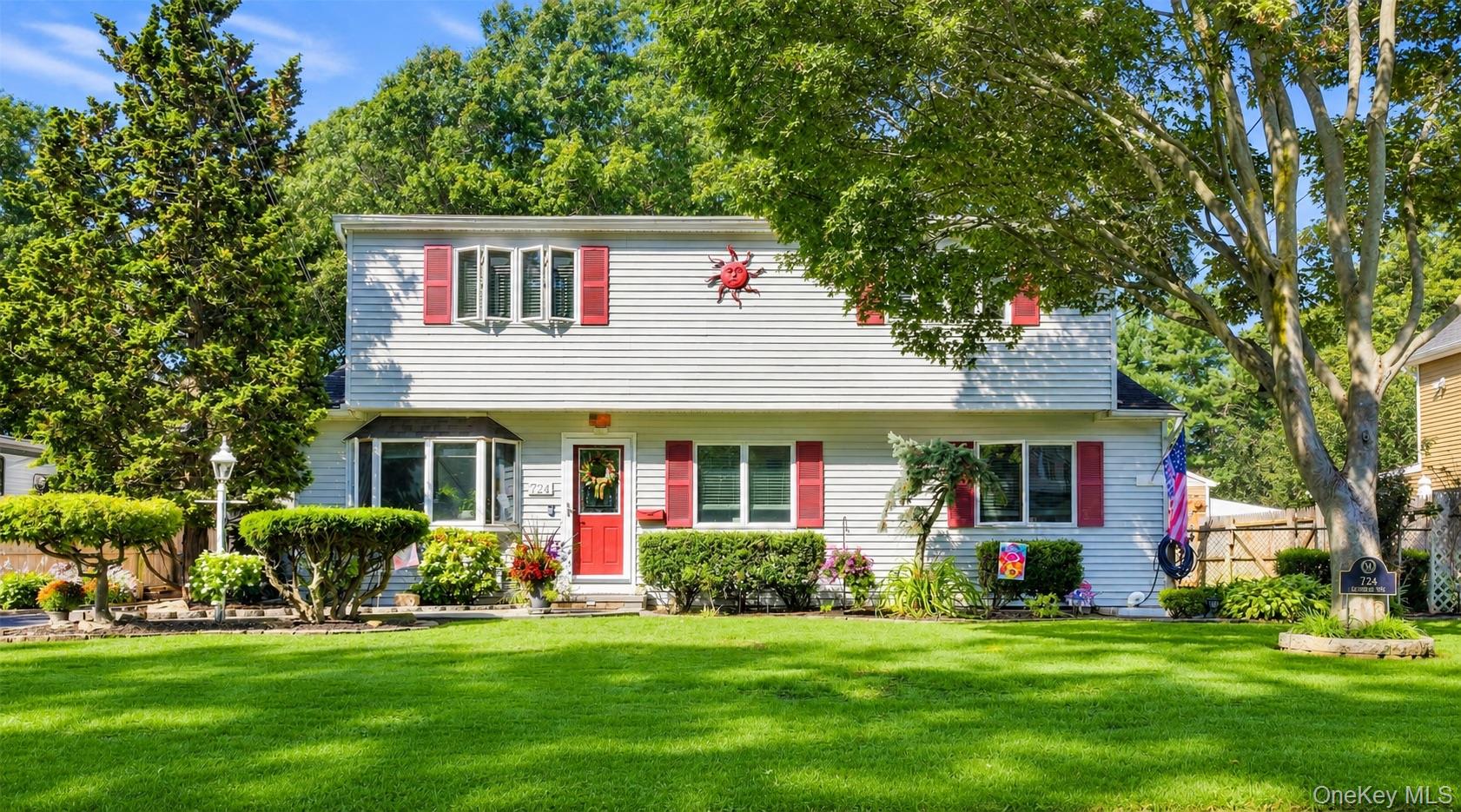 724 Sandra Avenue – For Sale photo 2