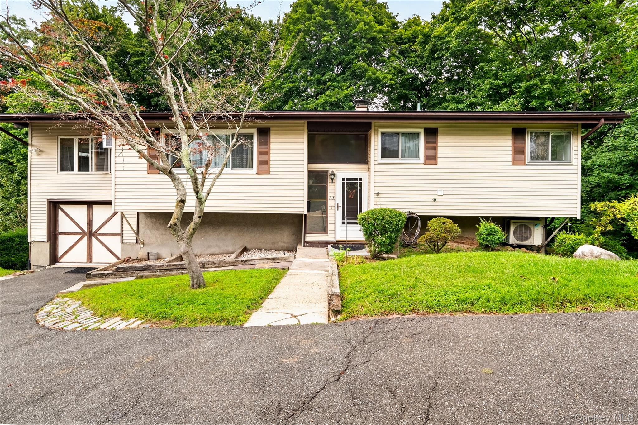 23 Howard Avenue – For Sale photo 2