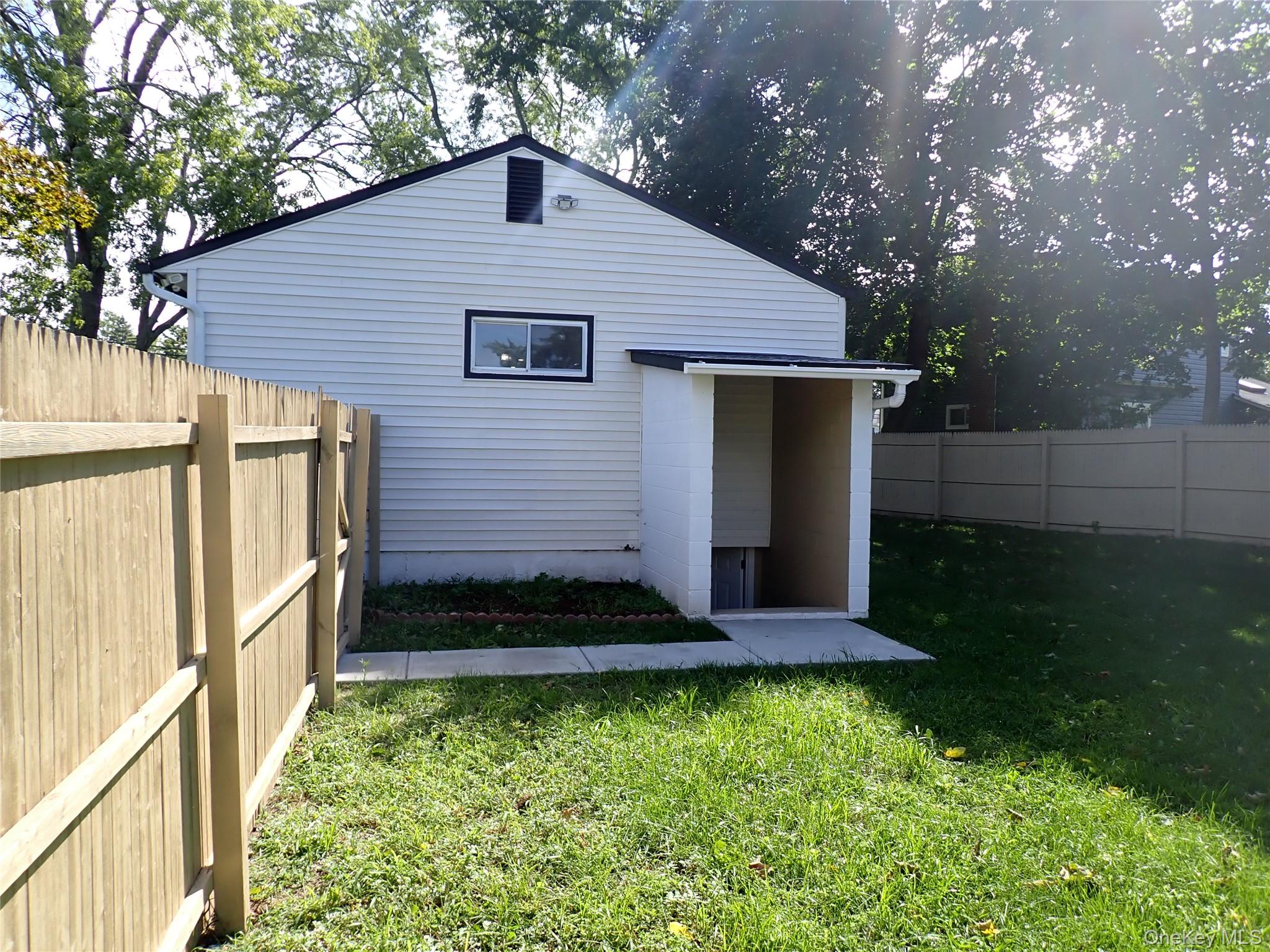 2602 Knickerbocker Avenue – For Sale photo 17
