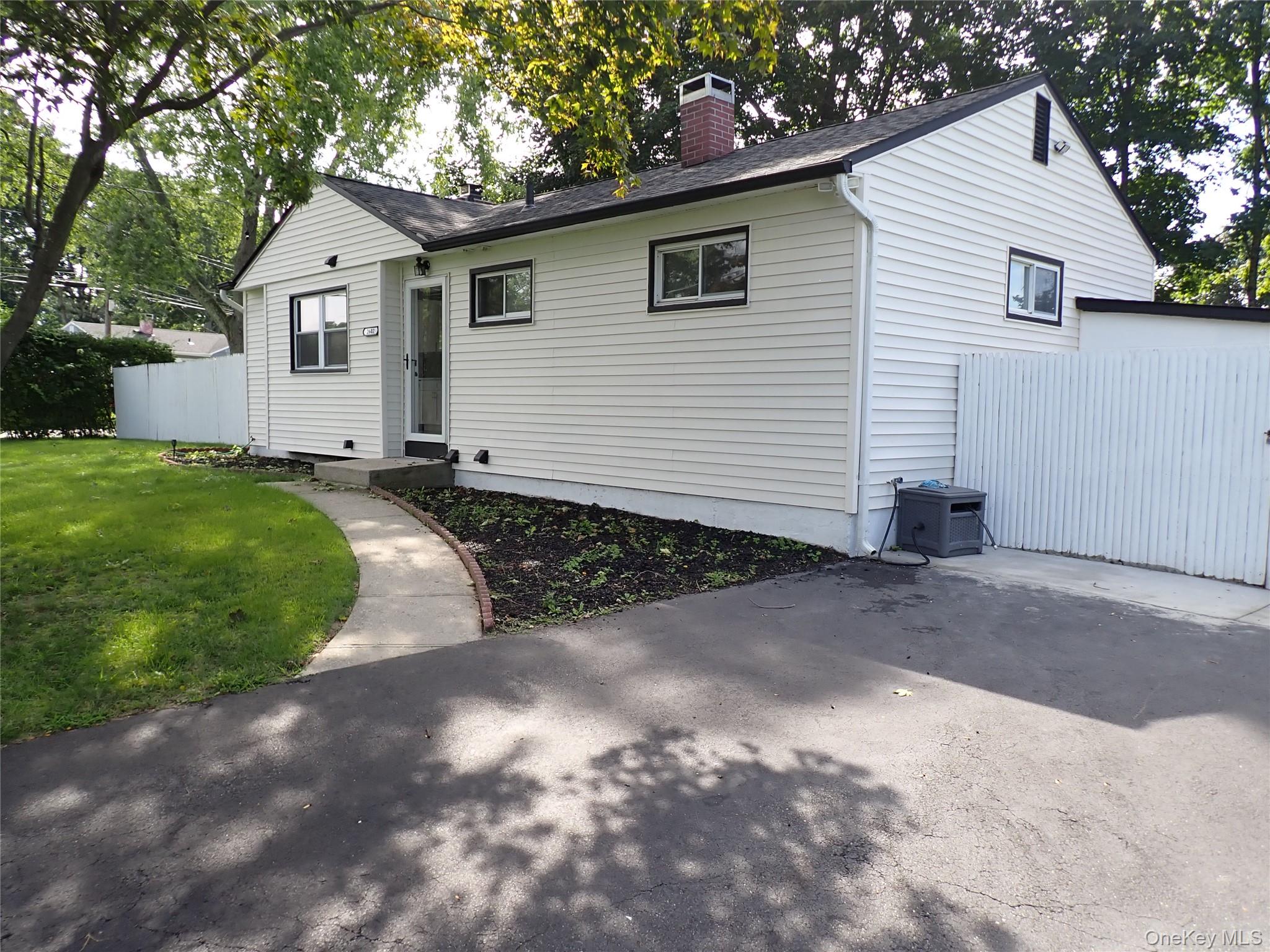 2602 Knickerbocker Avenue – For Sale photo 15