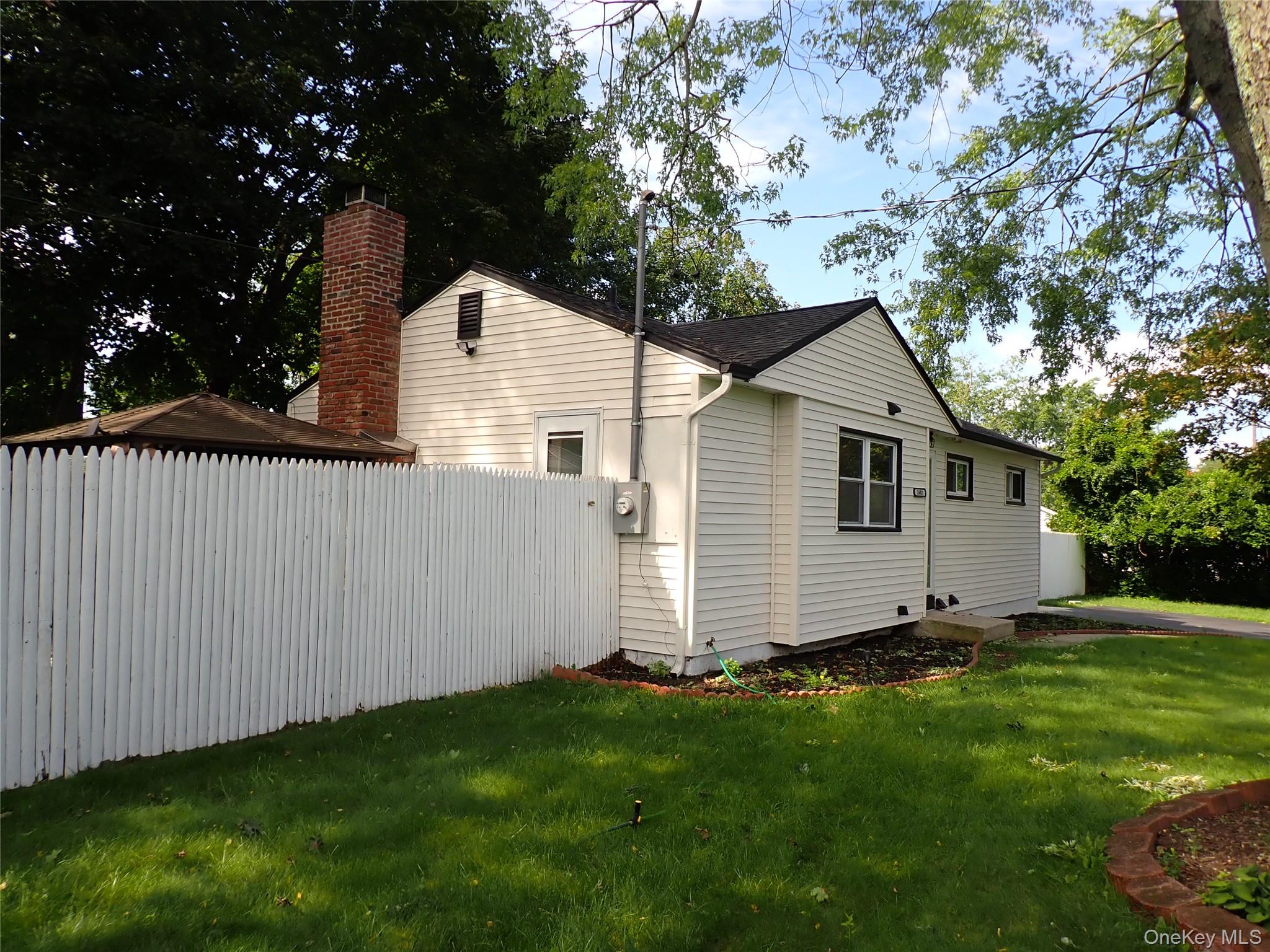 2602 Knickerbocker Avenue – For Sale photo 14