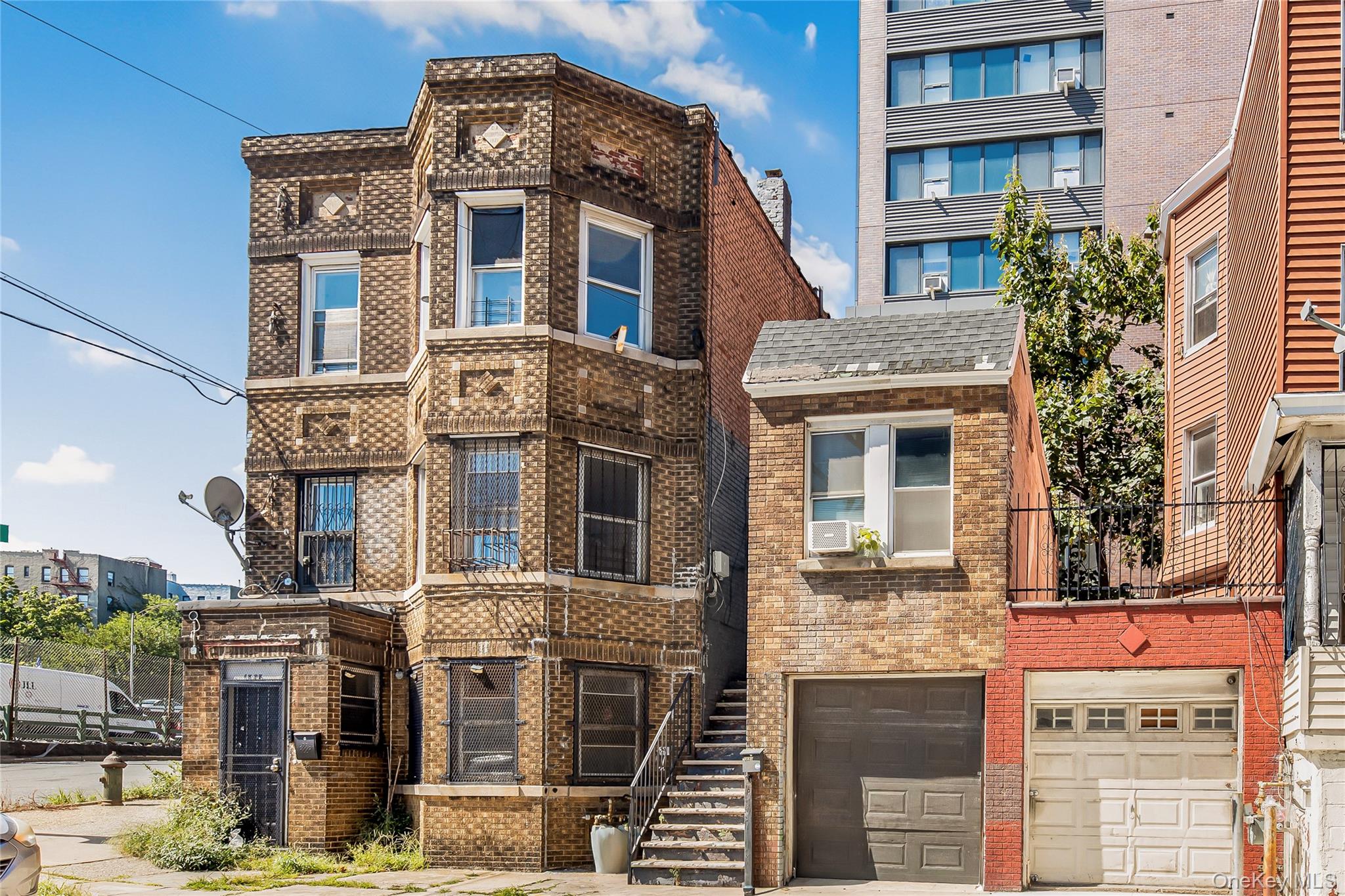 1893 Longfellow Avenue – For Sale