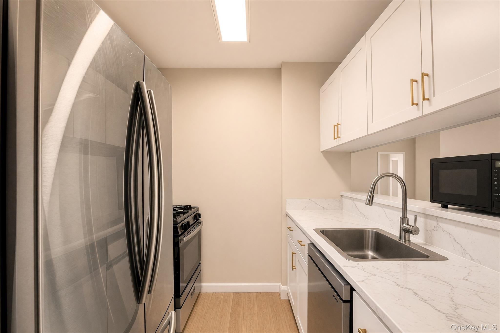219 Admiral Lane, Unit 2219H photo 4