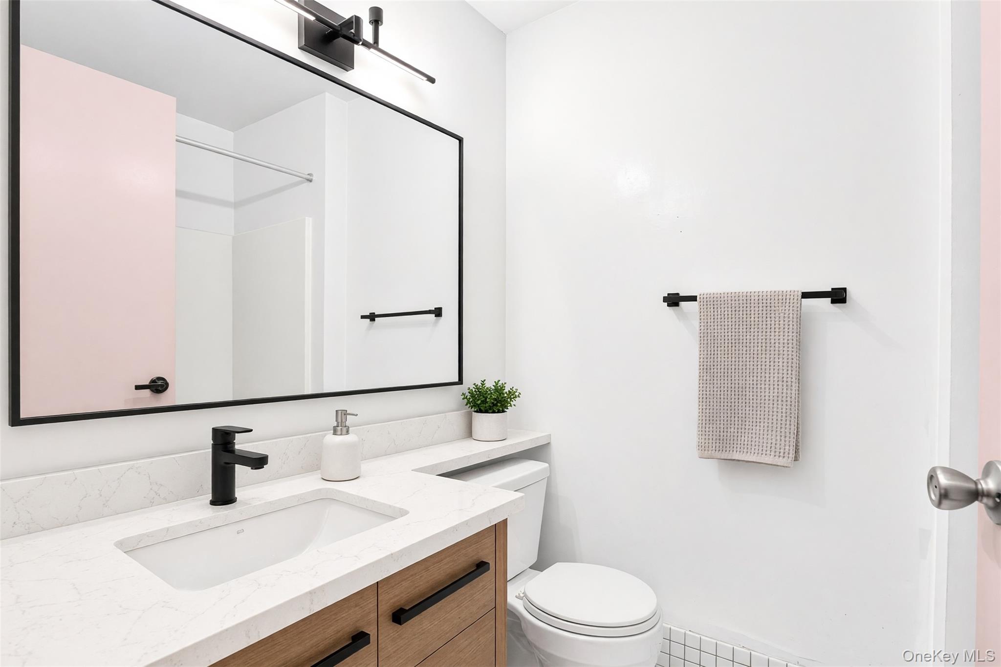 219 Admiral Lane, Unit 2219H photo 8