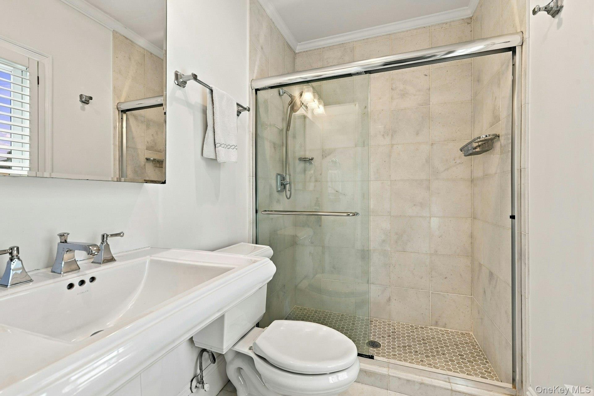 354 Middle Road – For Sale photo 29