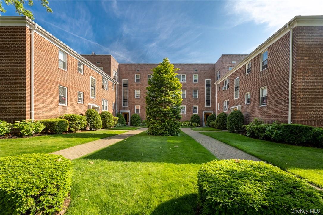 33 E Grand Street, Unit C2C