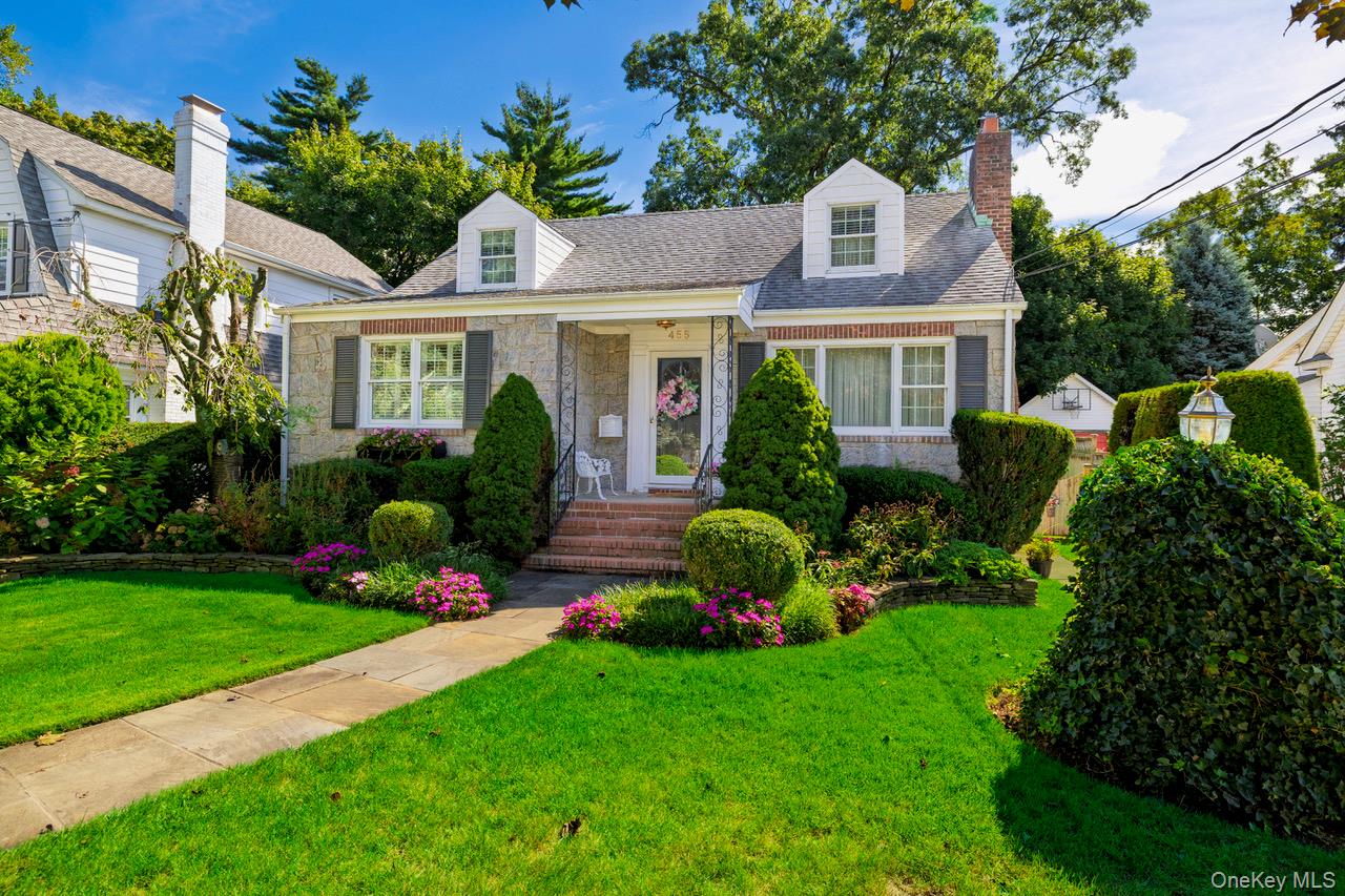 455 Morris Avenue – For Sale