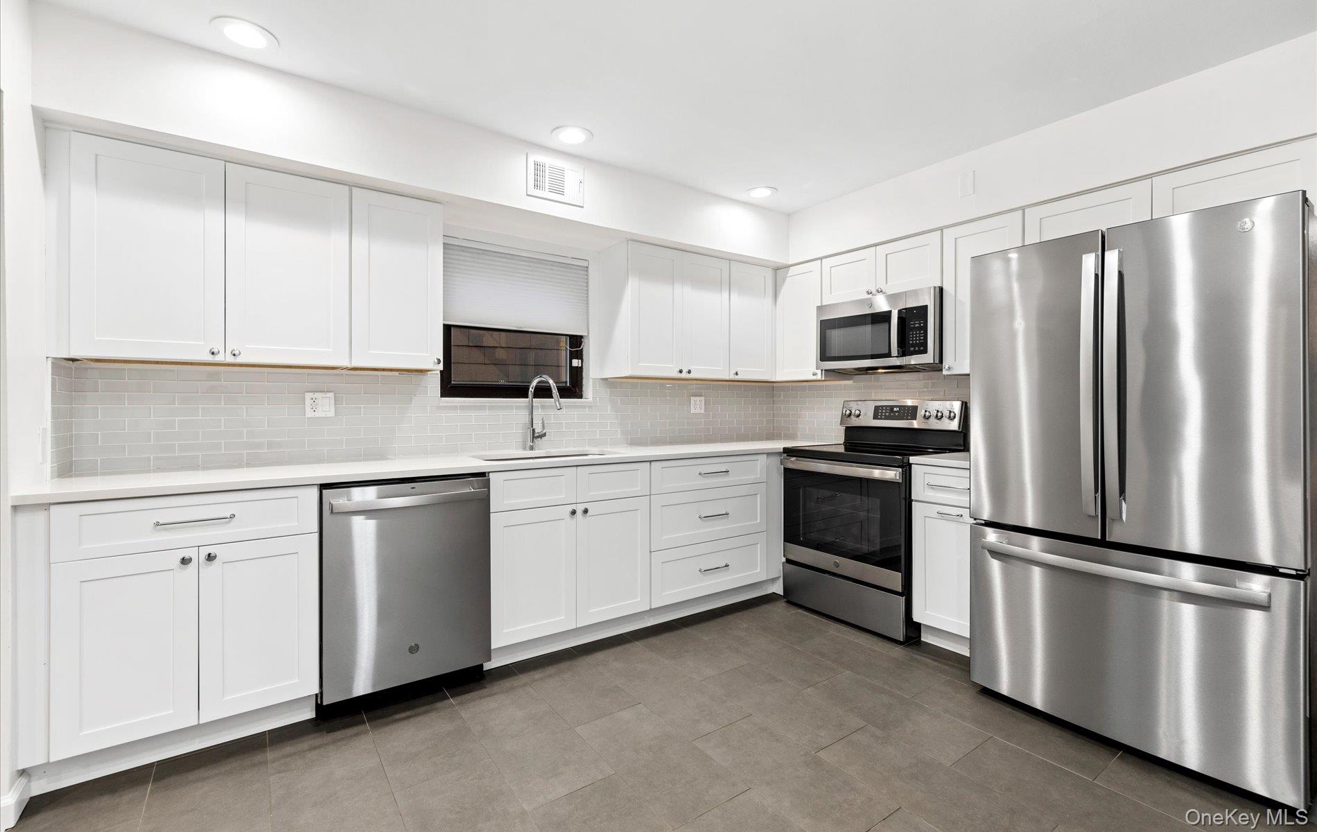15 Pond Path – For Rent photo 8