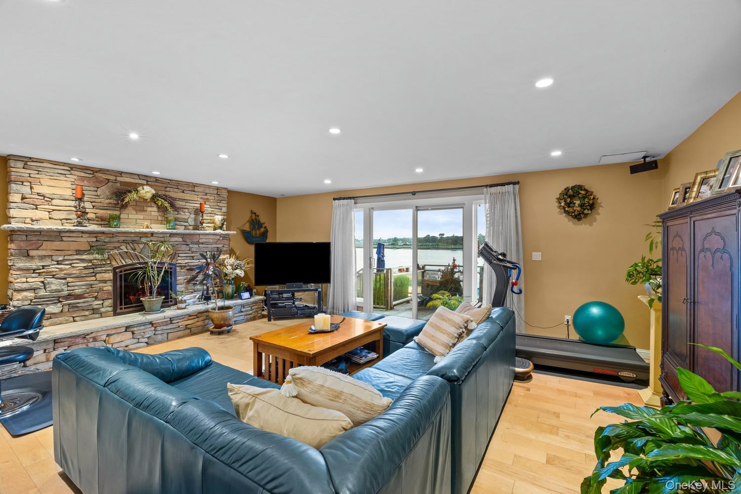 3224 Ann Street – For Sale photo 9