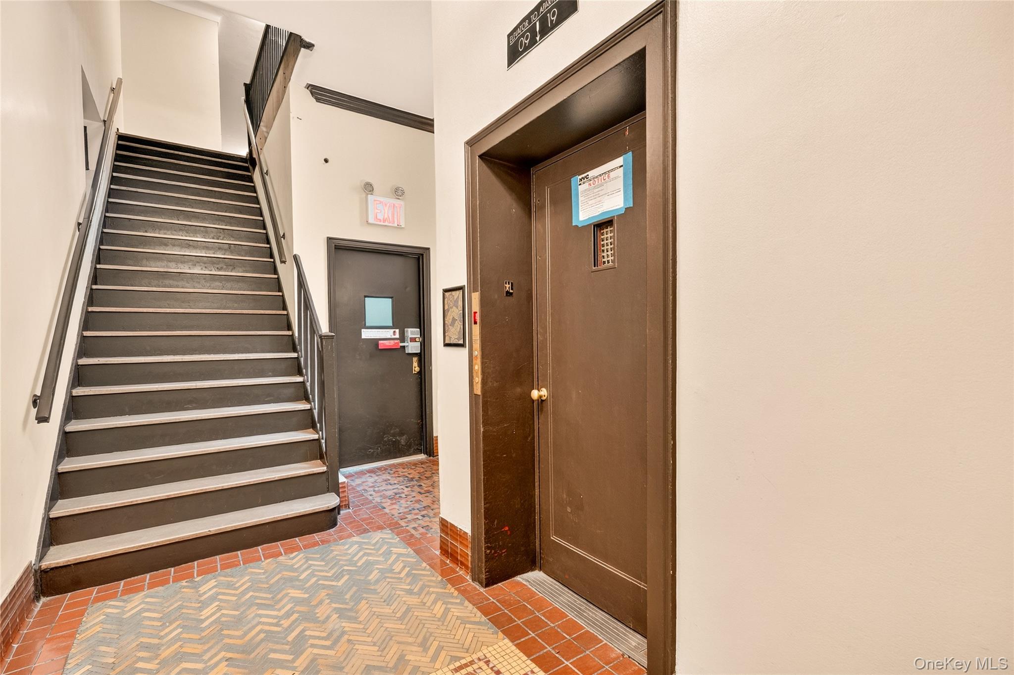 601 Pelham Parkway N, Unit 315 photo 36