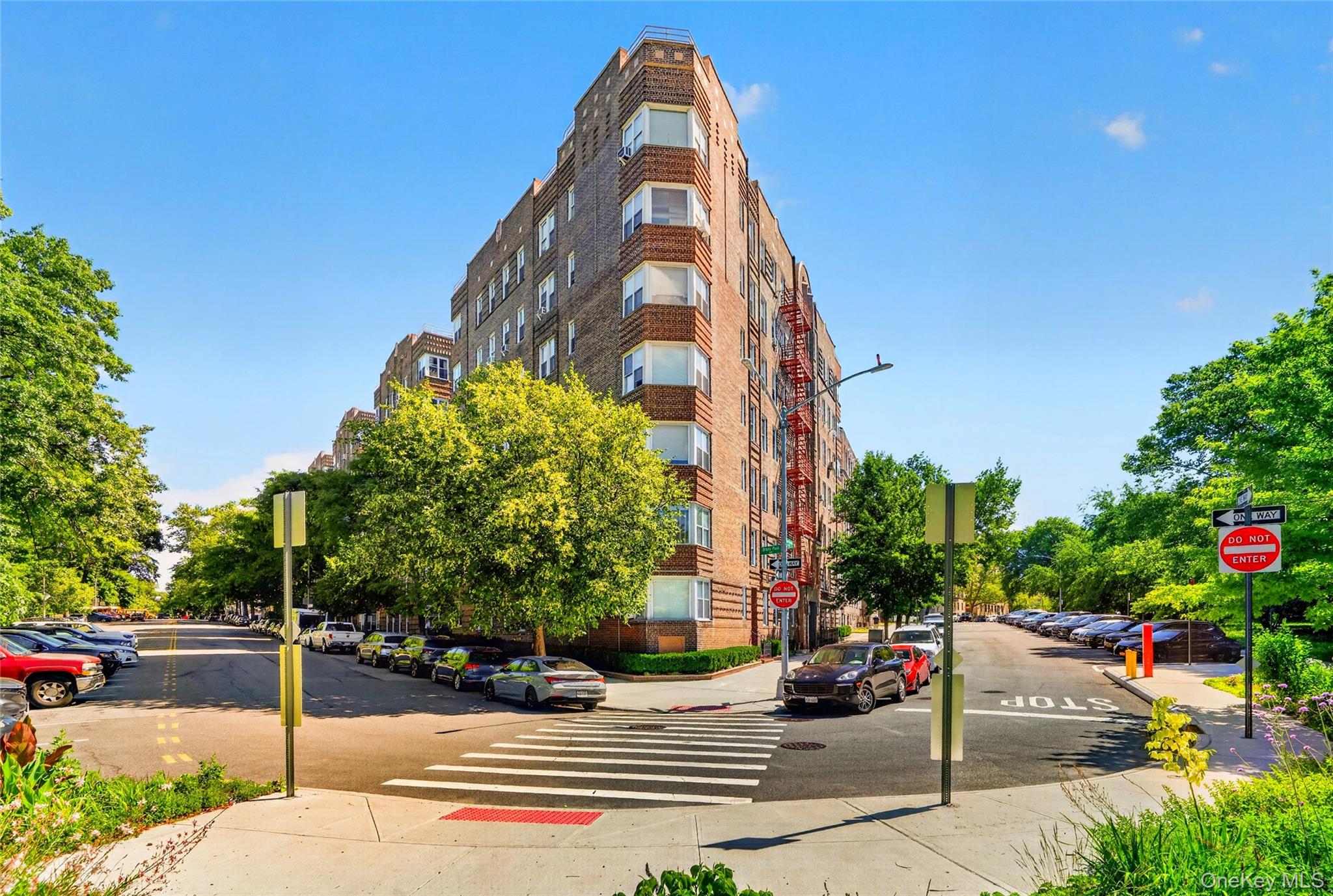 601 Pelham Parkway N, Unit 315
