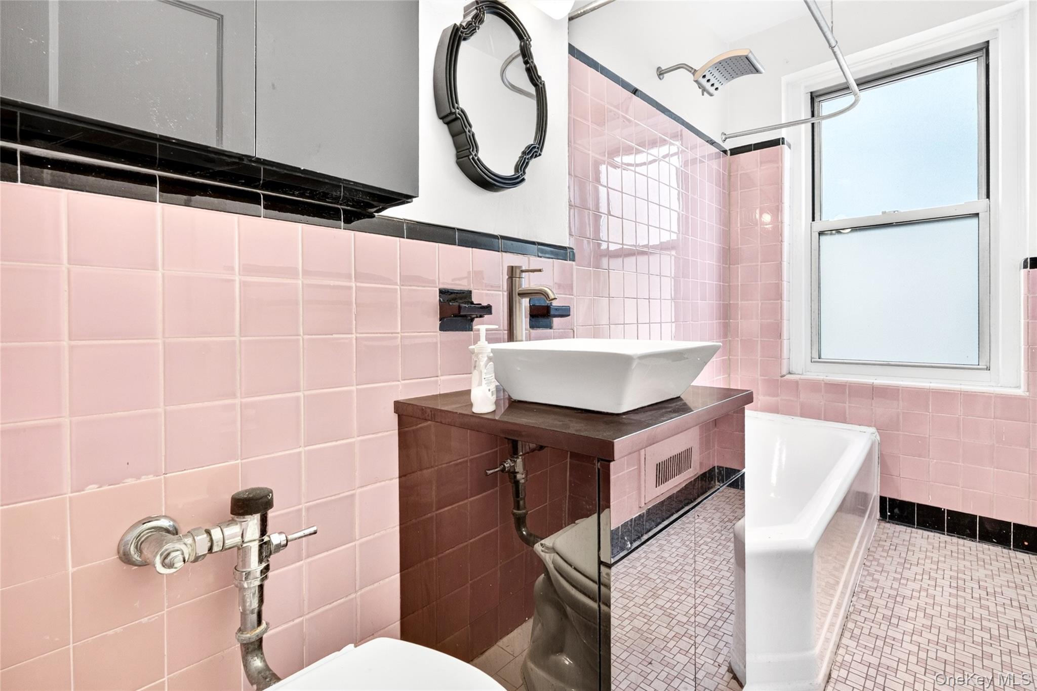601 Pelham Parkway N, Unit 315 photo 27
