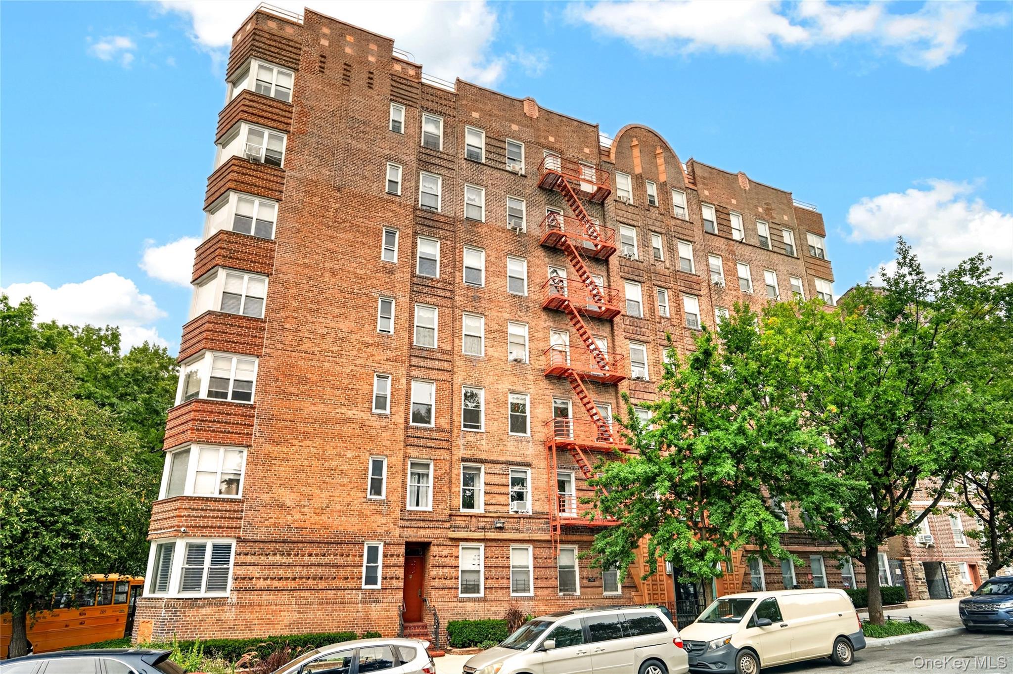601 Pelham Parkway N, Unit 315 photo 31