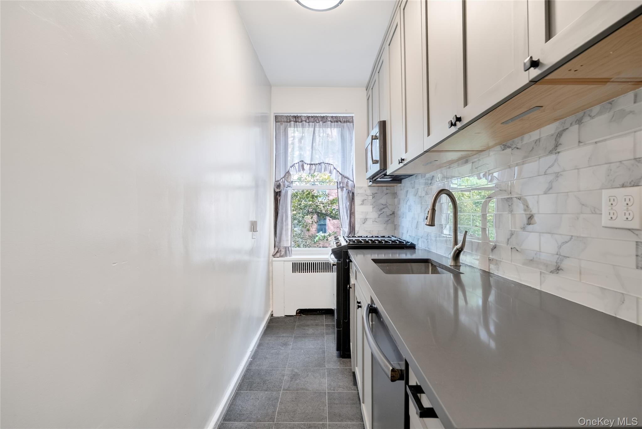 601 Pelham Parkway N, Unit 315 photo 11