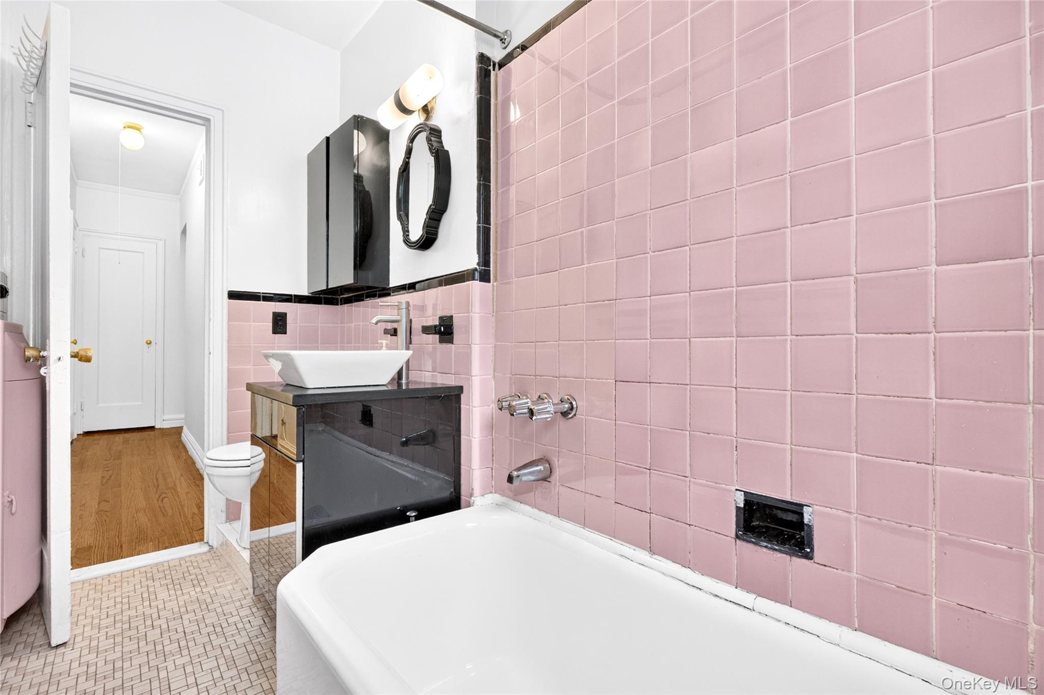 601 Pelham Parkway N, Unit 315 photo 29