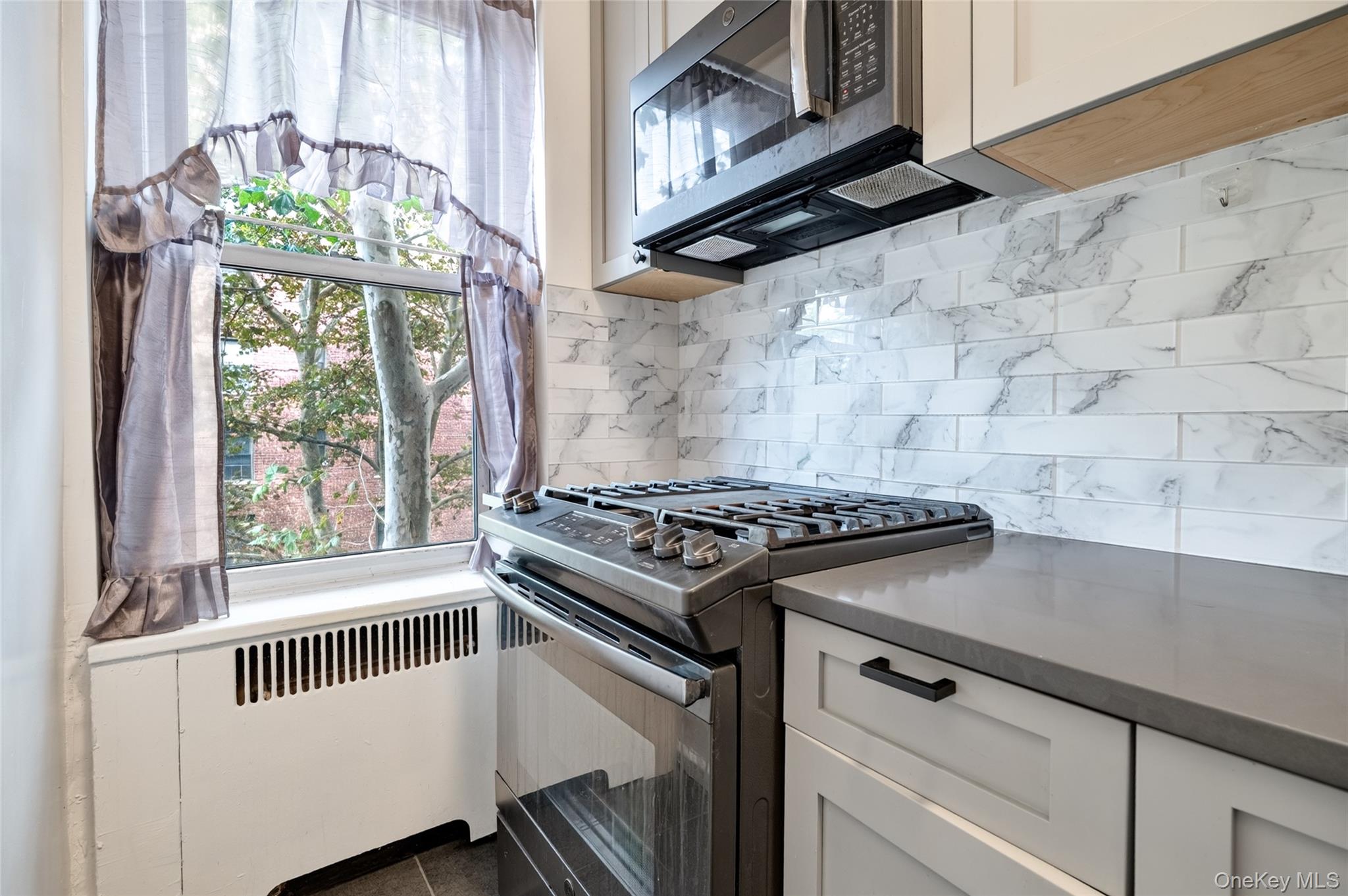 601 Pelham Parkway N, Unit 315 photo 13