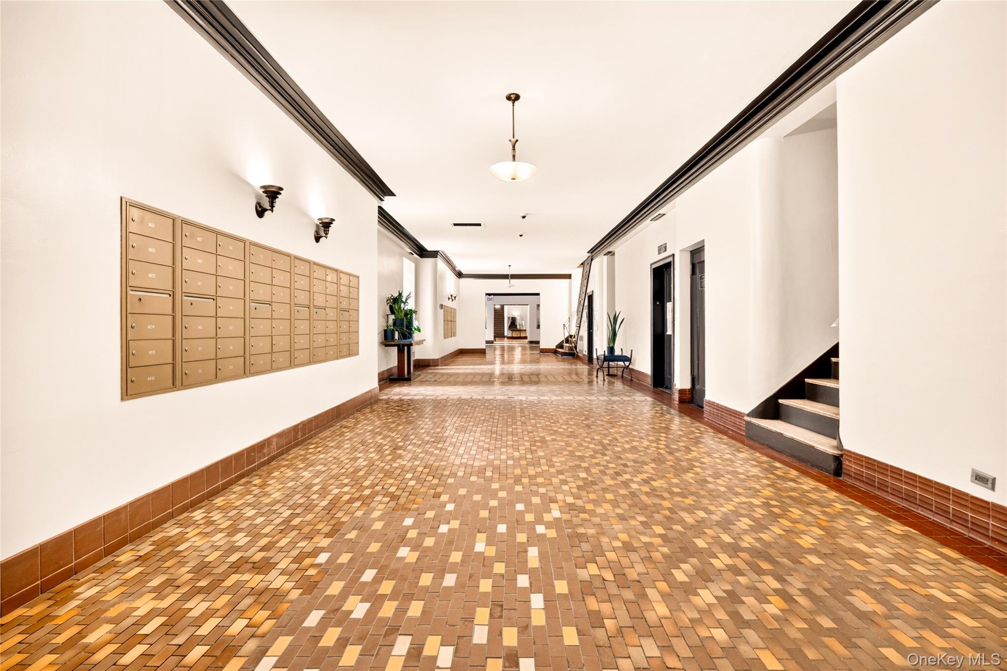 601 Pelham Parkway N, Unit 315 photo 4