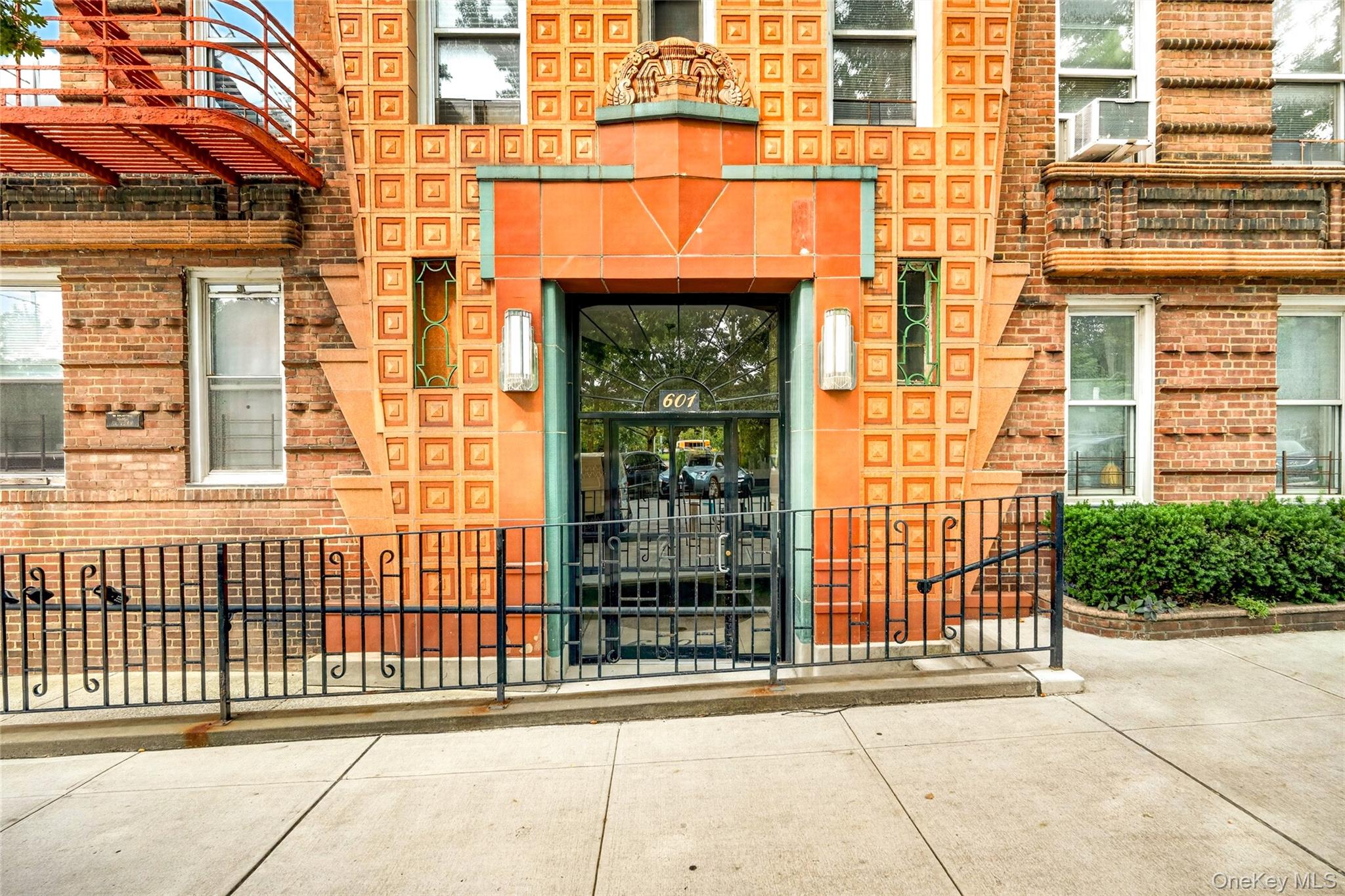 601 Pelham Parkway N, Unit 315 photo 32
