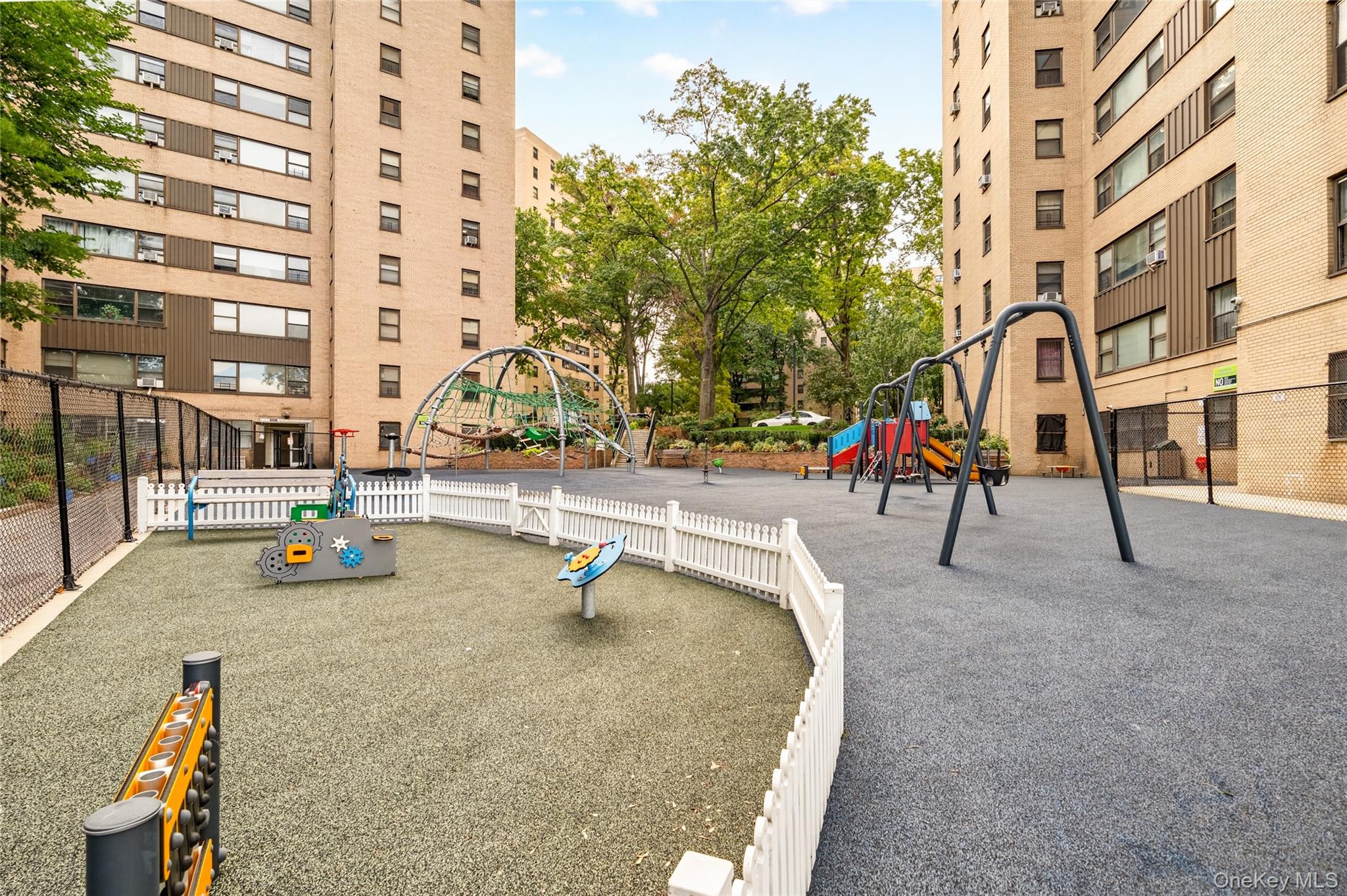 5 Fordham Hill Oval, Unit 16B photo 12
