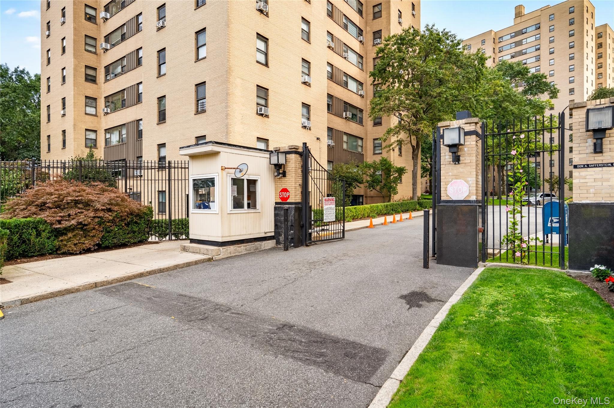 5 Fordham Hill Oval, Unit 16B photo 23