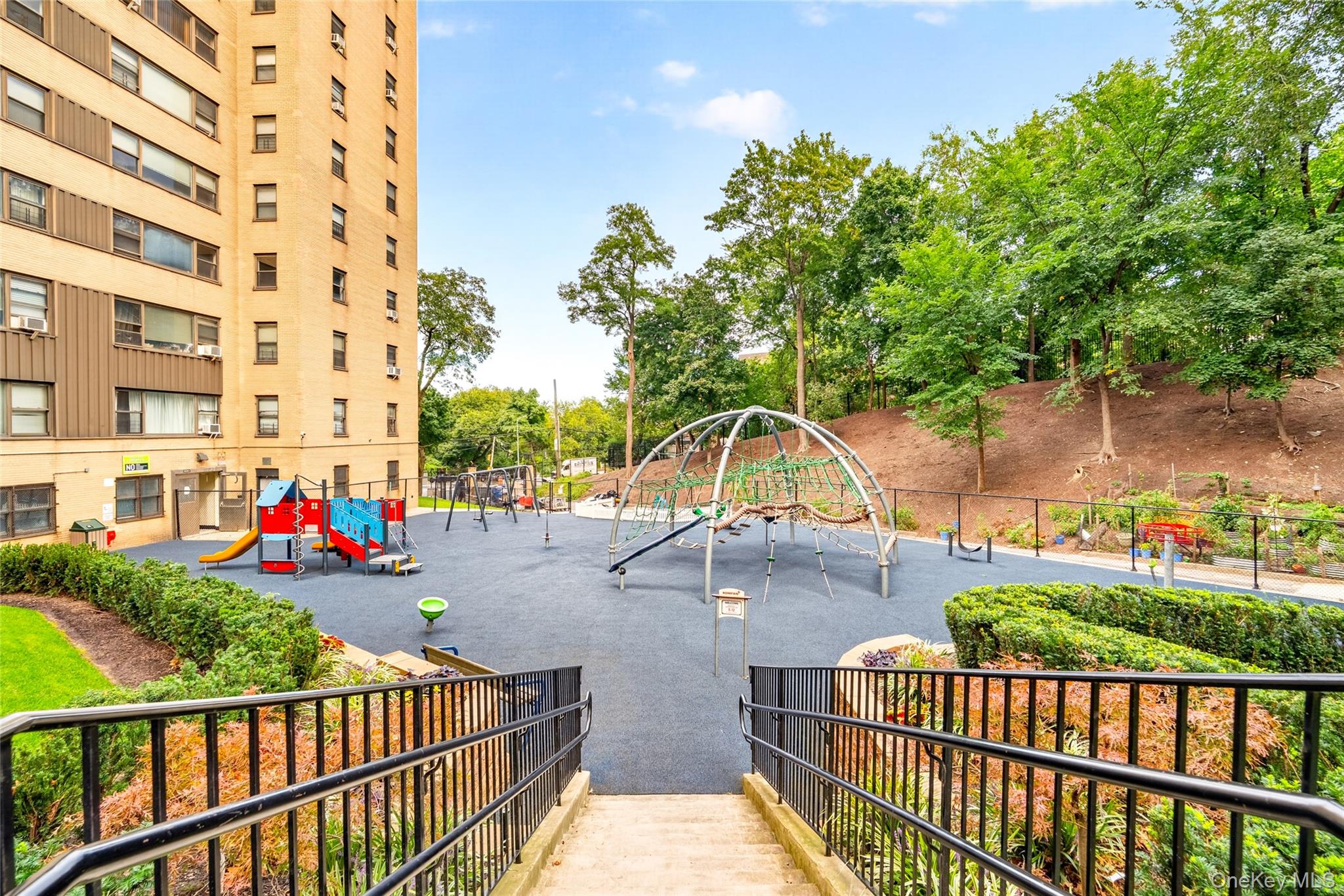 5 Fordham Hill Oval, Unit 16B photo 44