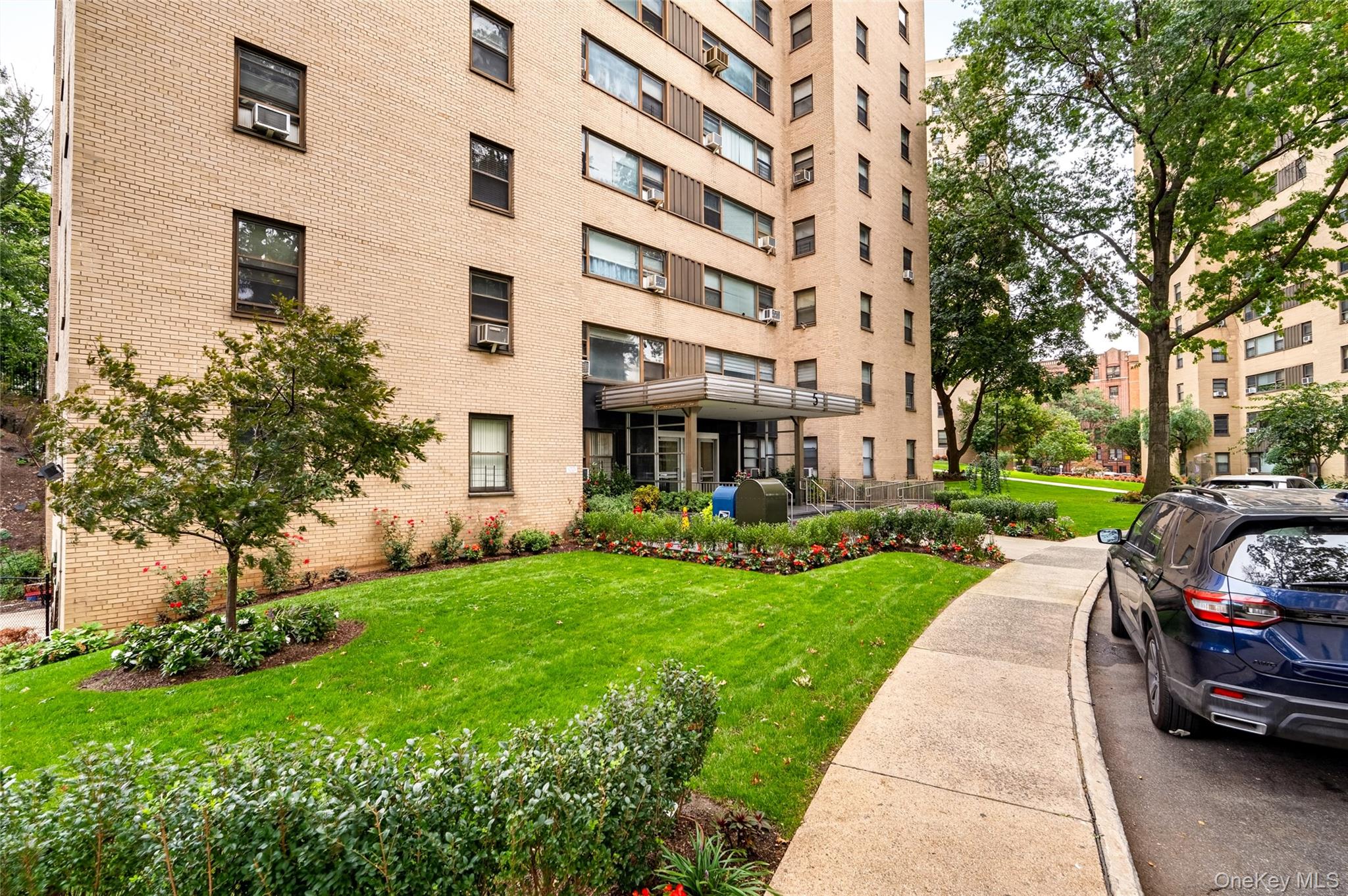 5 Fordham Hill Oval, Unit 16B photo 25
