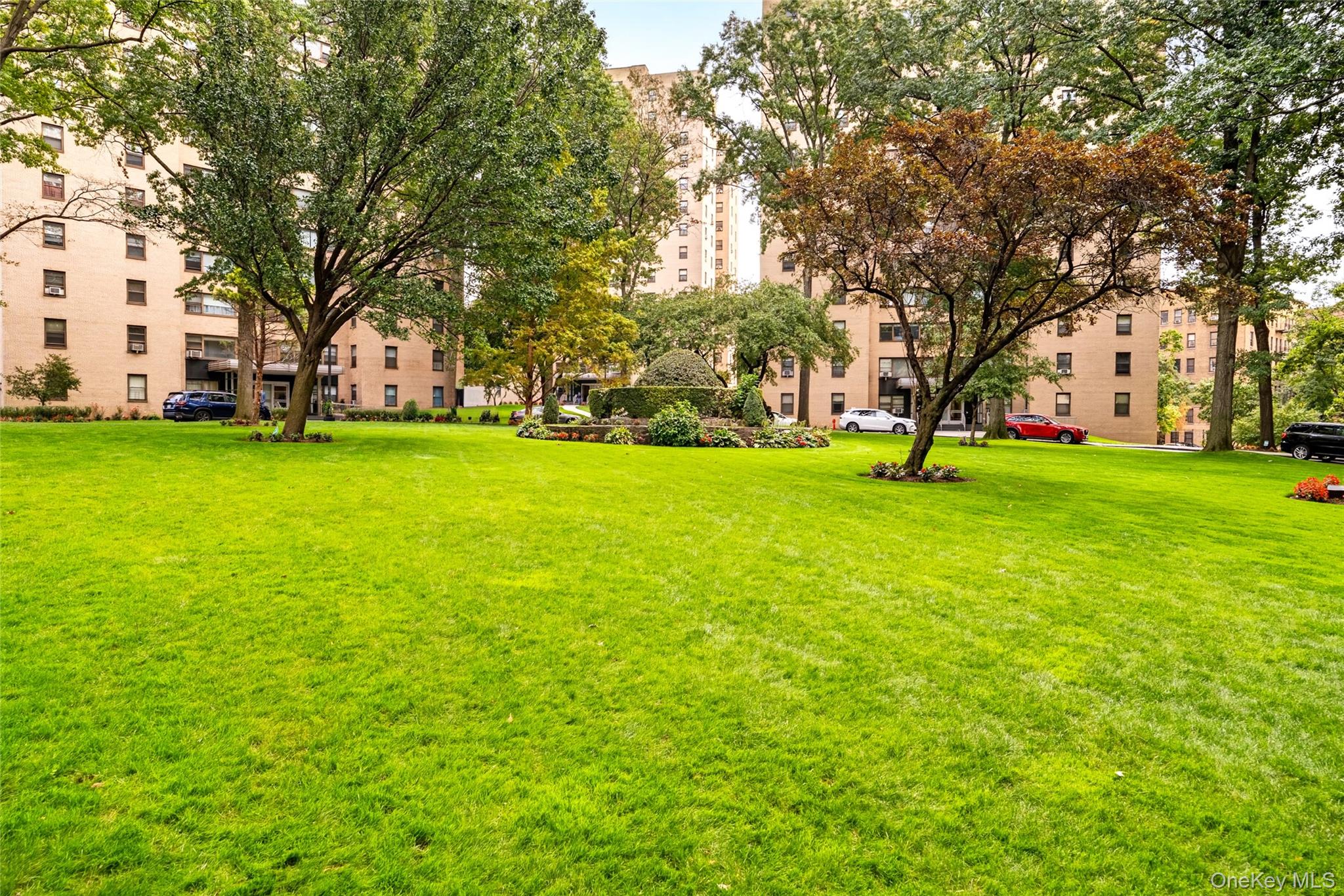 5 Fordham Hill Oval, Unit 16B photo 13