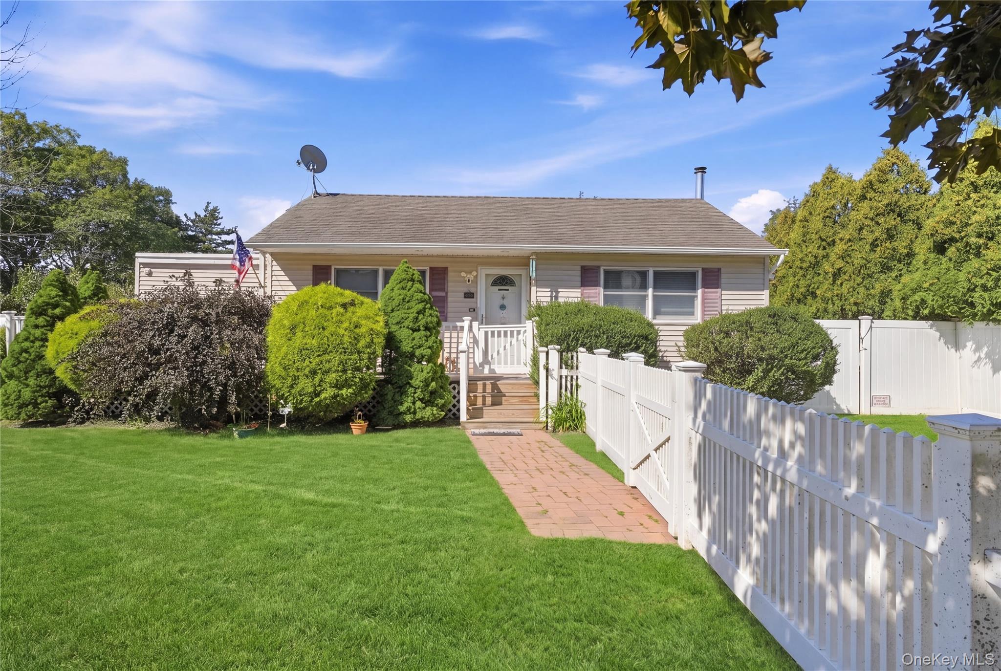 98 Smith Avenue – For Sale