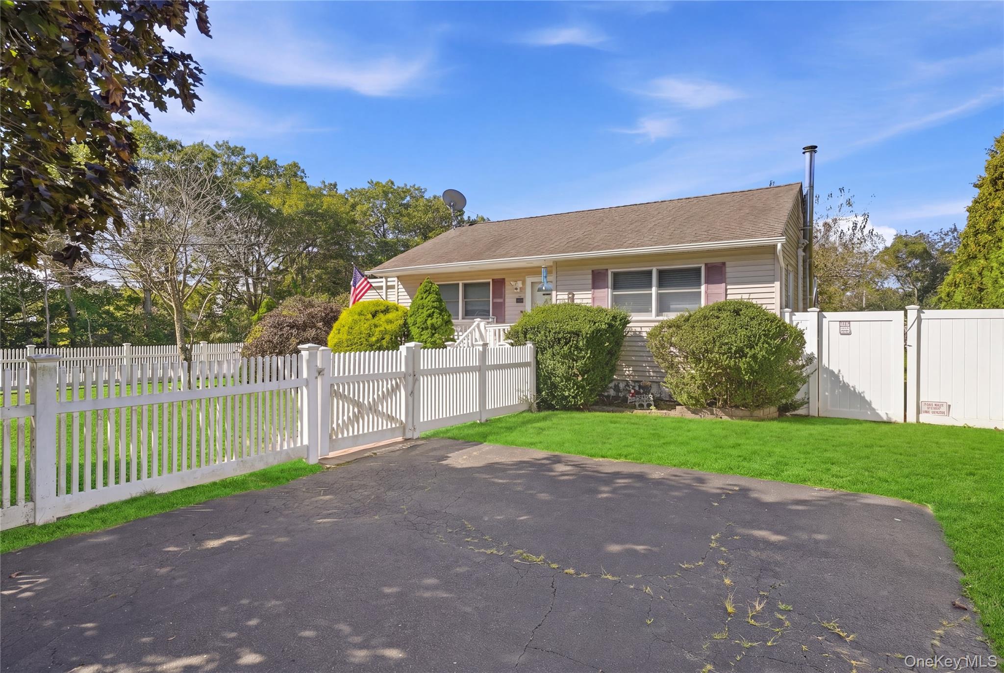 98 Smith Avenue – For Sale photo 3