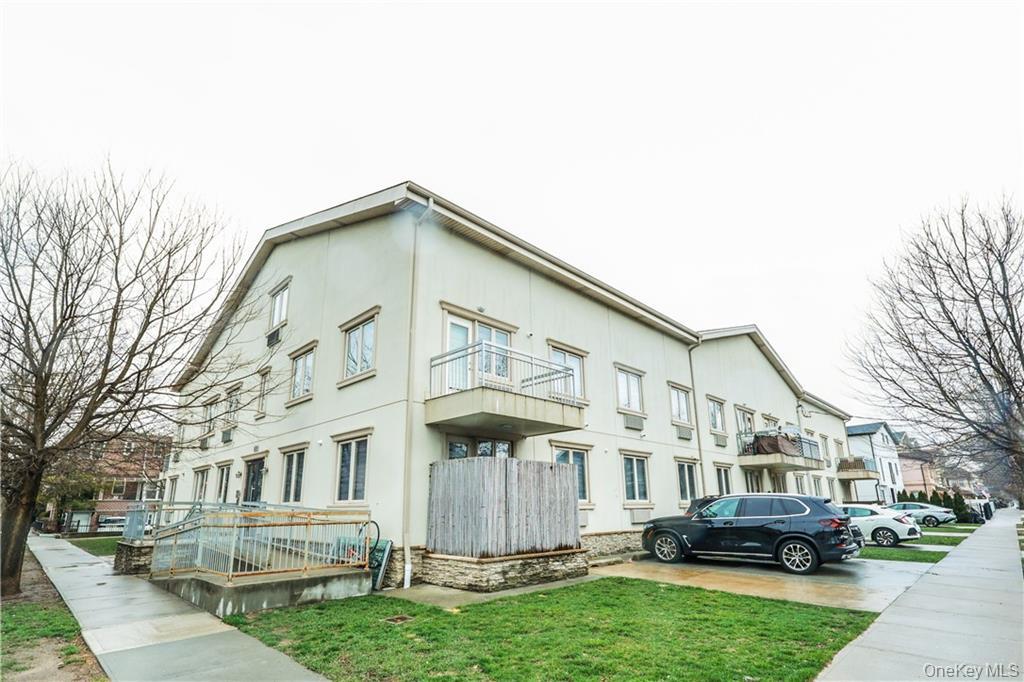 2517 Voorhies Avenue, Unit 1C