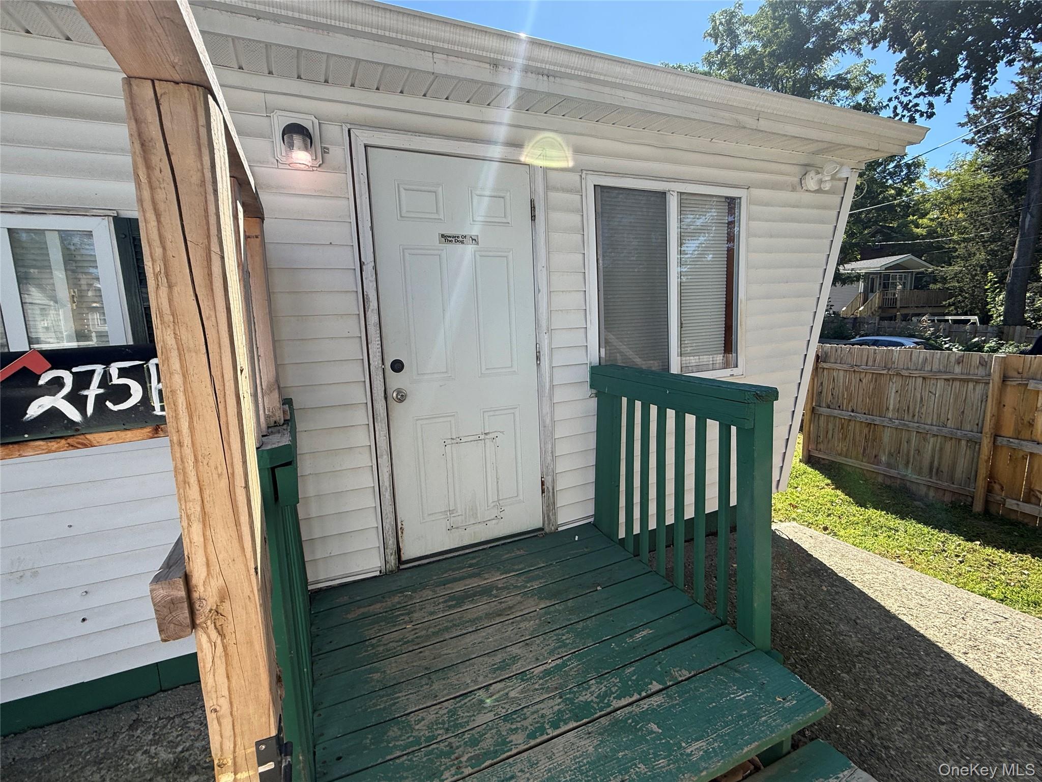 275 Robinson Avenue, Unit B photo 3
