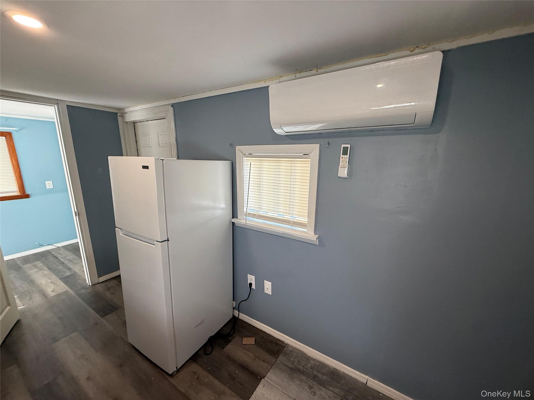 275 Robinson Avenue, Unit B photo 6