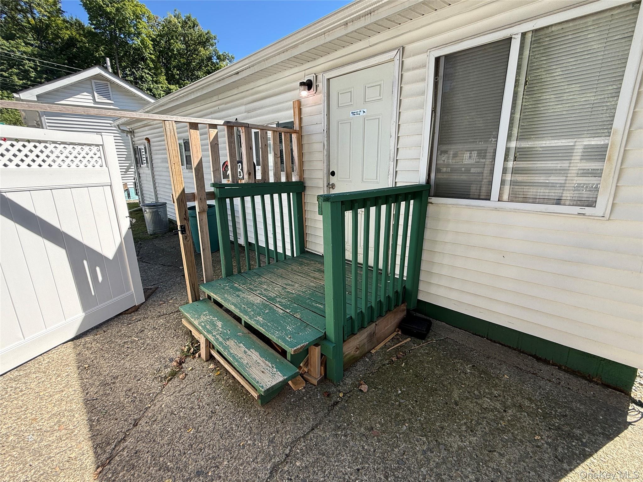 275 Robinson Avenue, Unit B photo 2