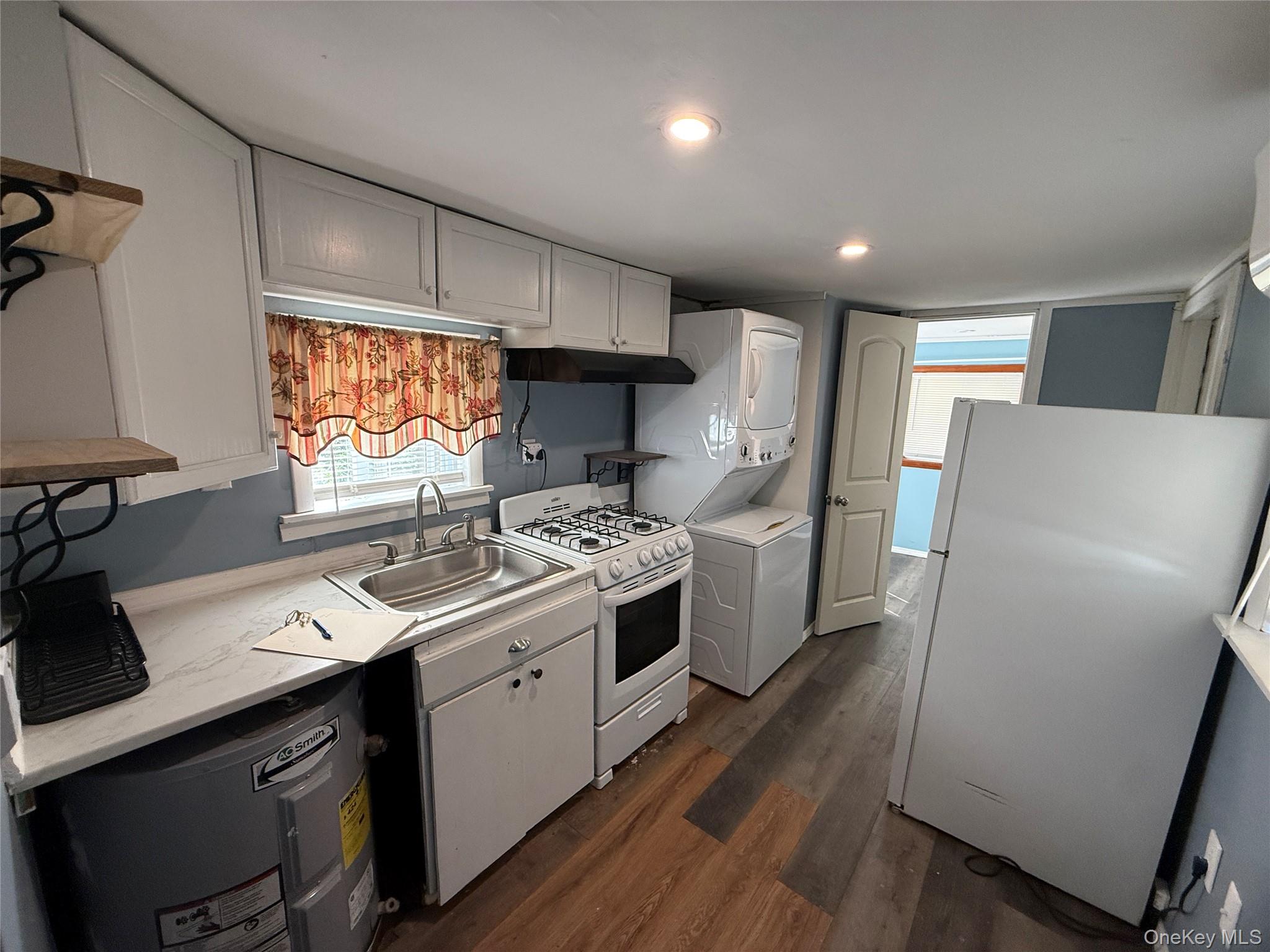 275 Robinson Avenue, Unit B photo 5
