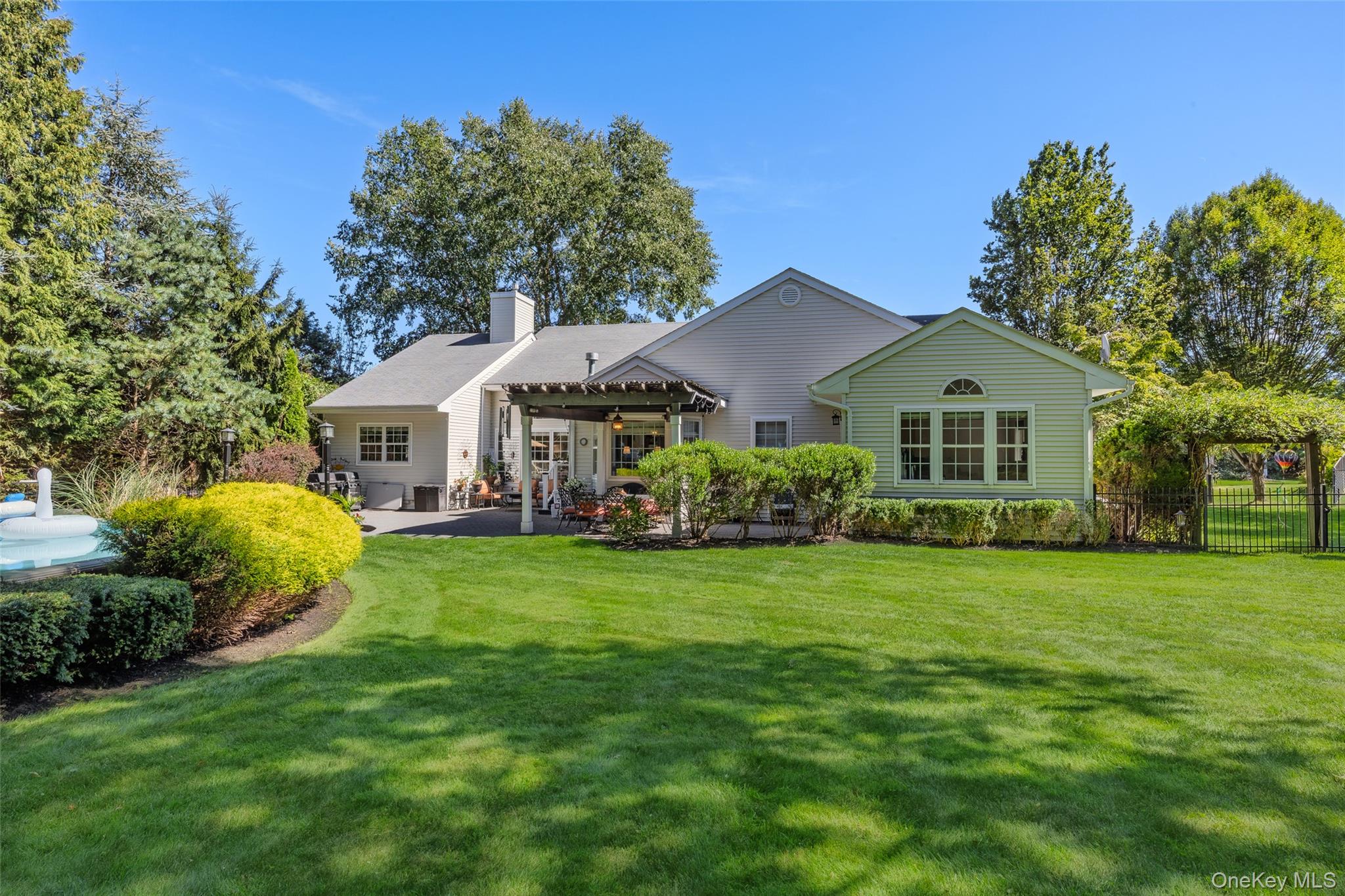 34 Varsity Boulevard – For Sale photo 4