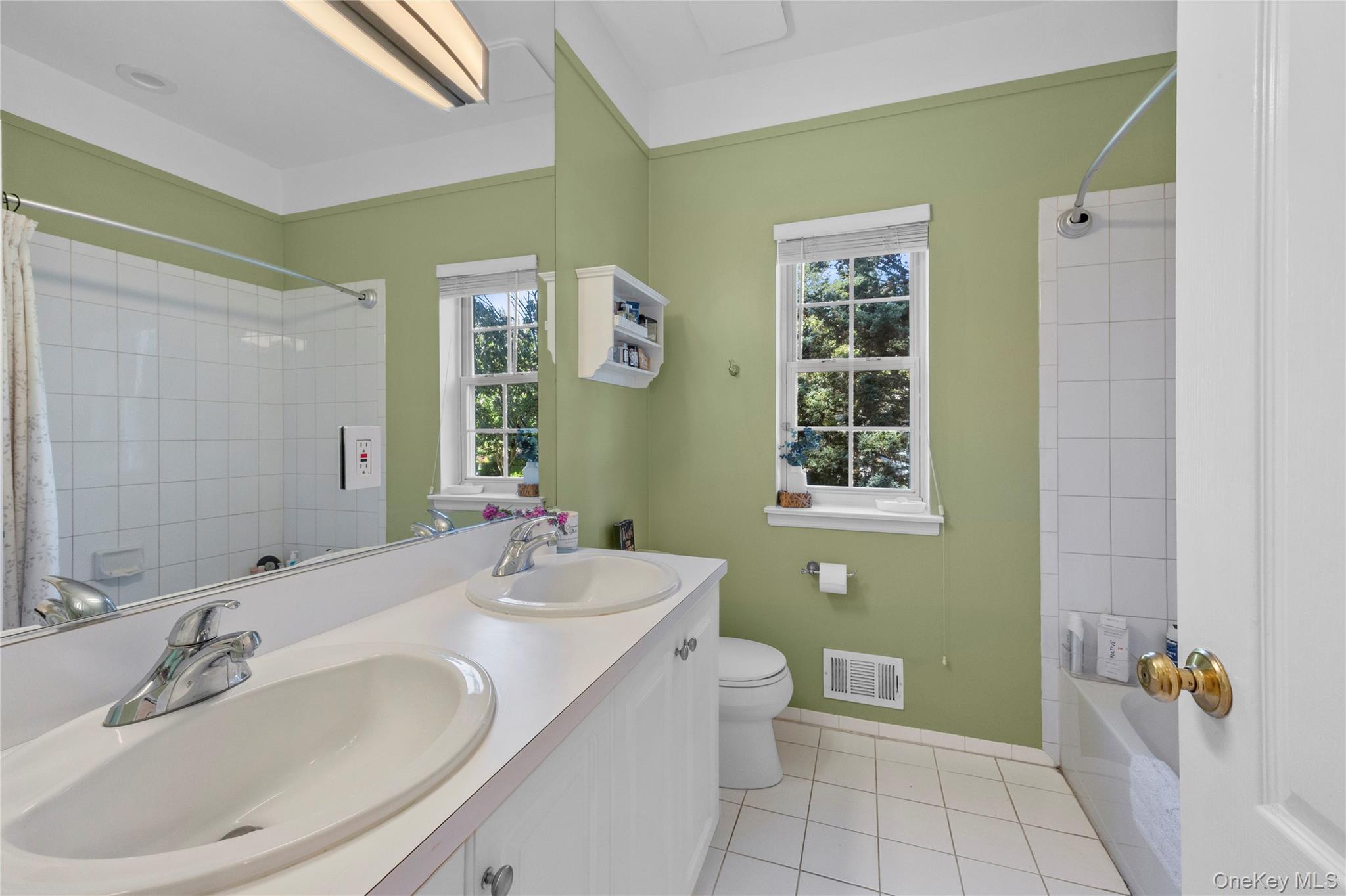 34 Varsity Boulevard – For Sale photo 37