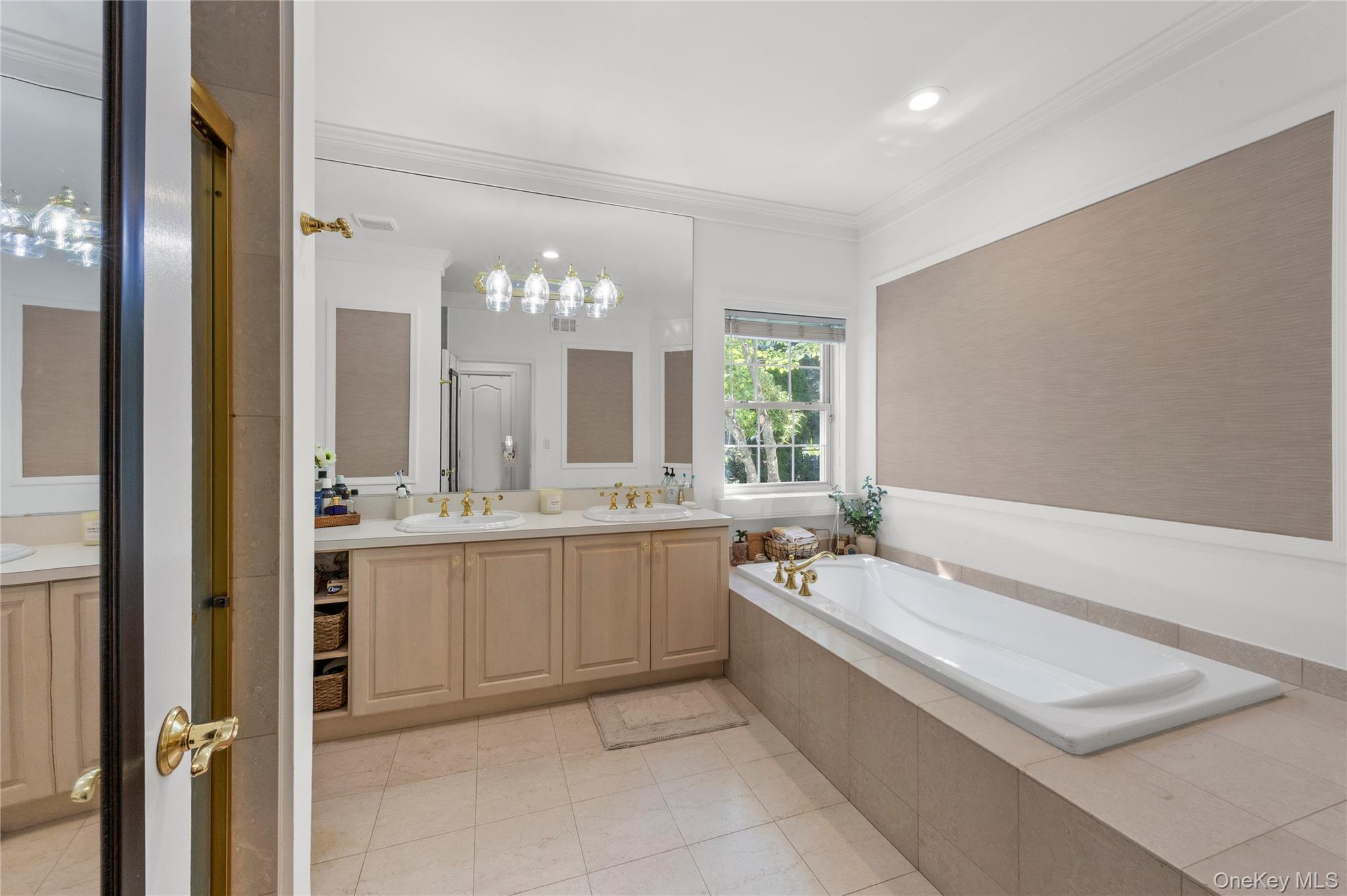 34 Varsity Boulevard – For Sale photo 31