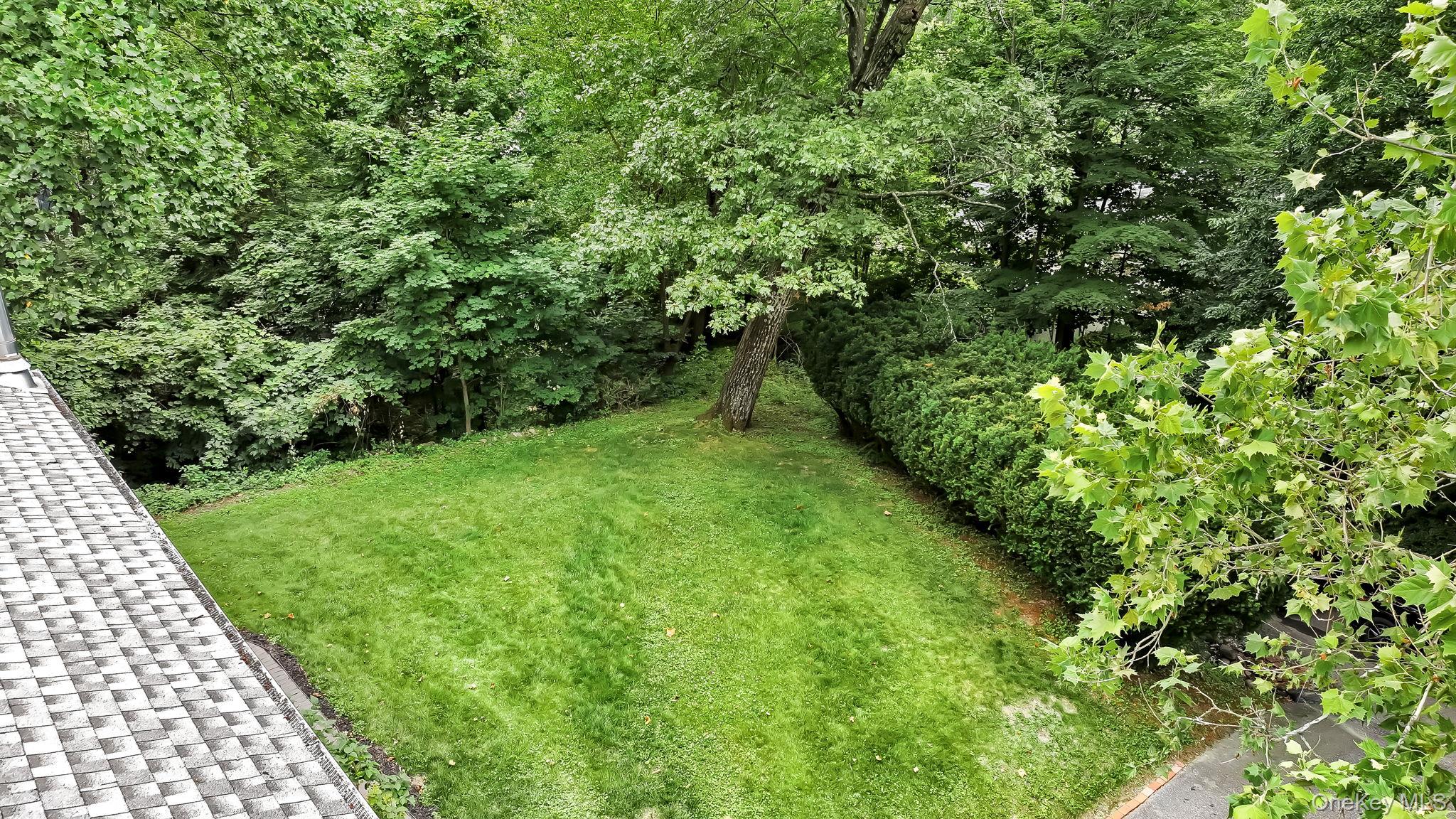 10 Woodycrest Trail – For Sale photo 2