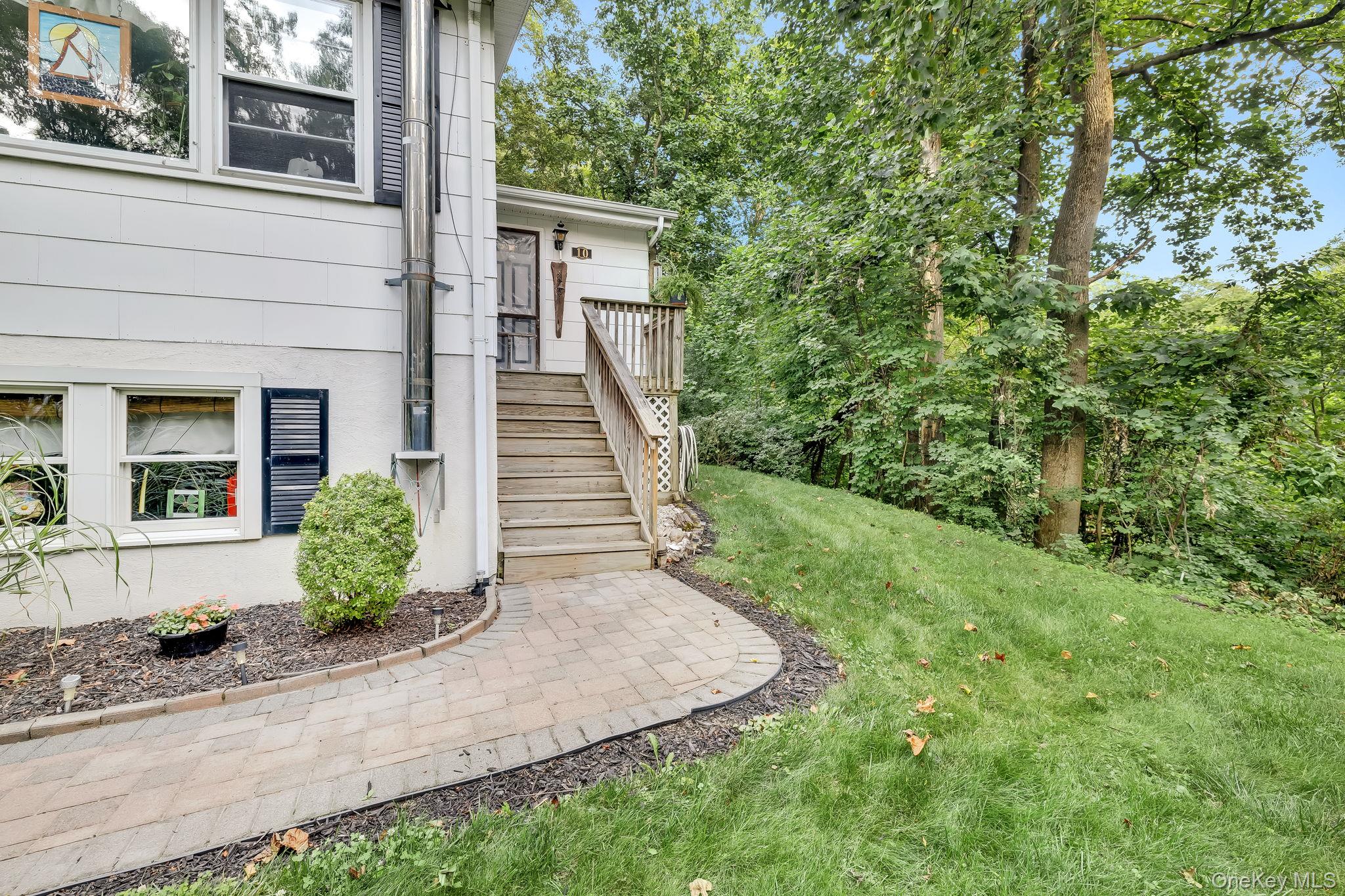 10 Woodycrest Trail – For Sale photo 11