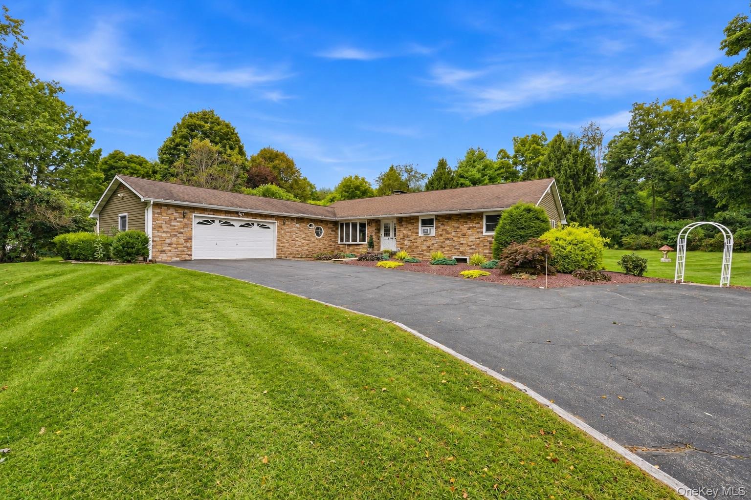 27 Bobolink Lane – For Sale photo 2