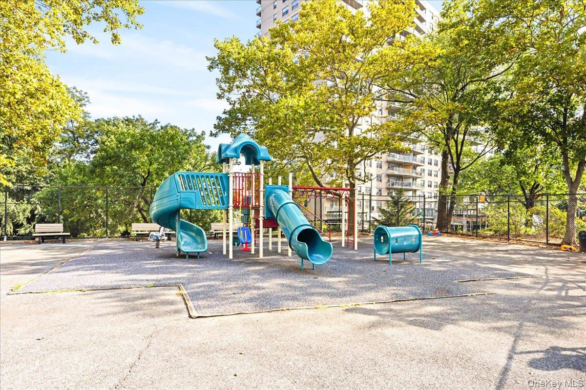 555 Kappock Street, Unit 7E photo 38