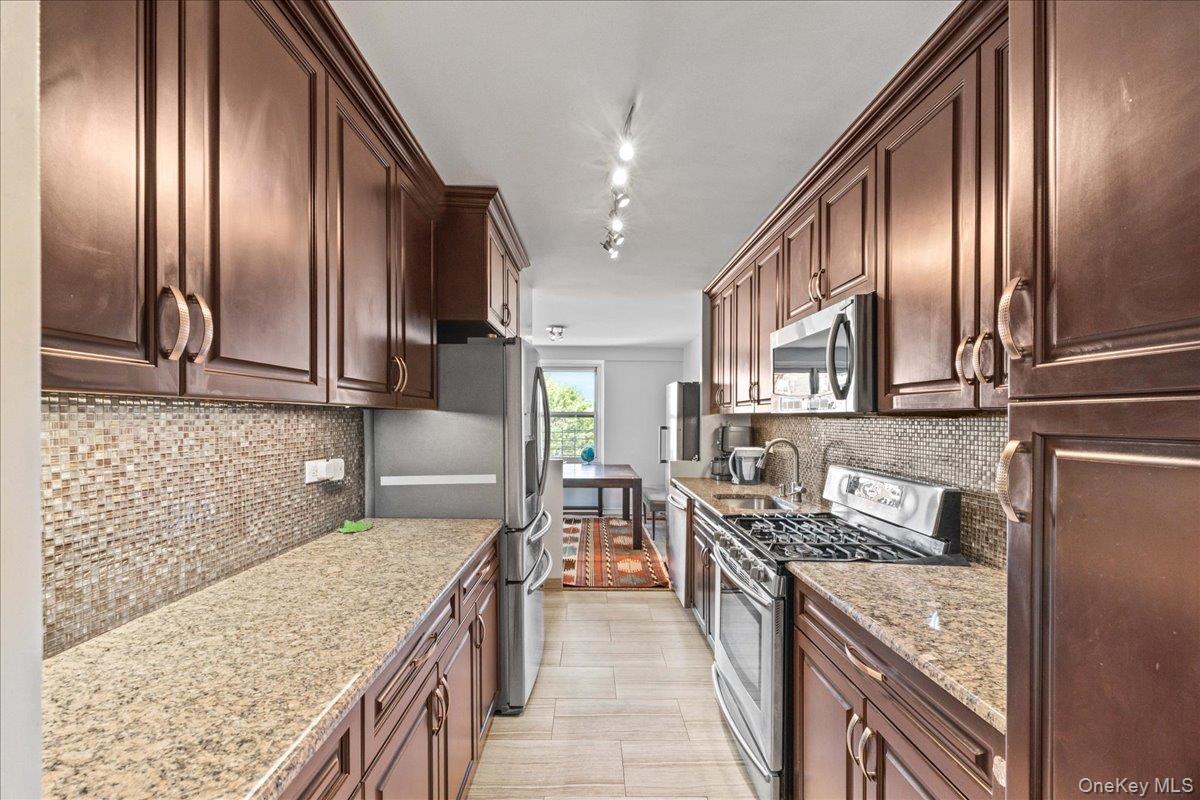 555 Kappock Street, Unit 7E photo 9