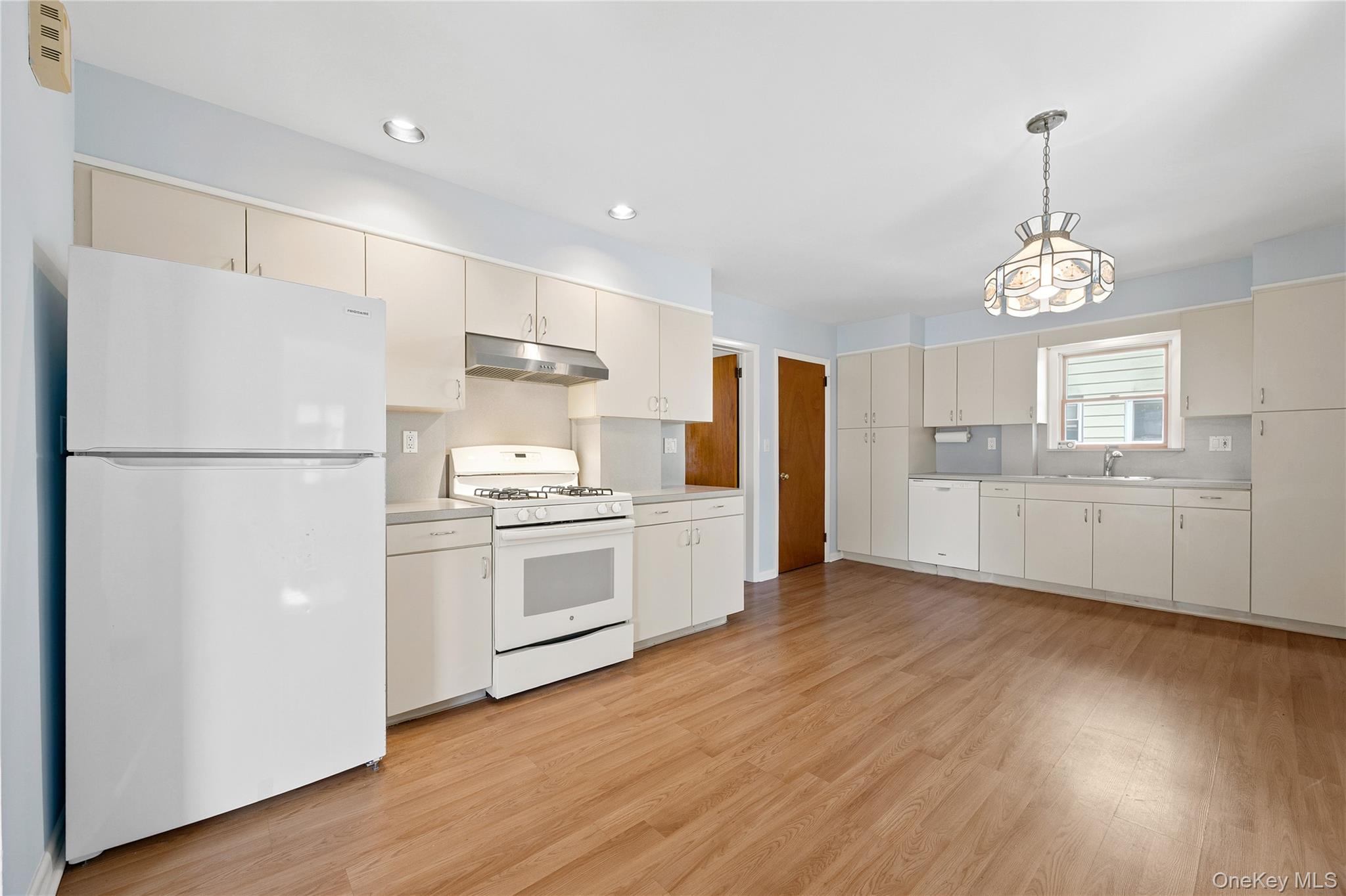 34 Terrace Avenue – For Sale photo 5