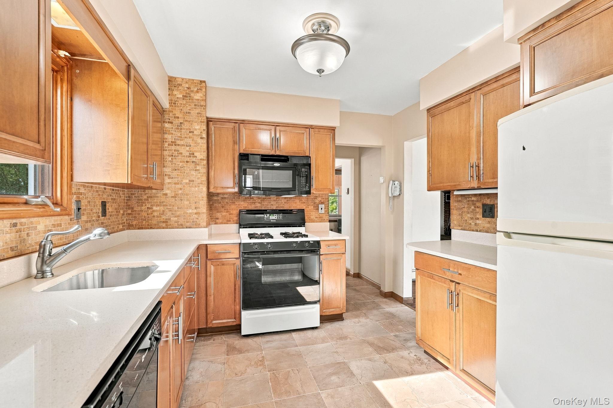8 Lancaster Avenue – For Sale photo 12