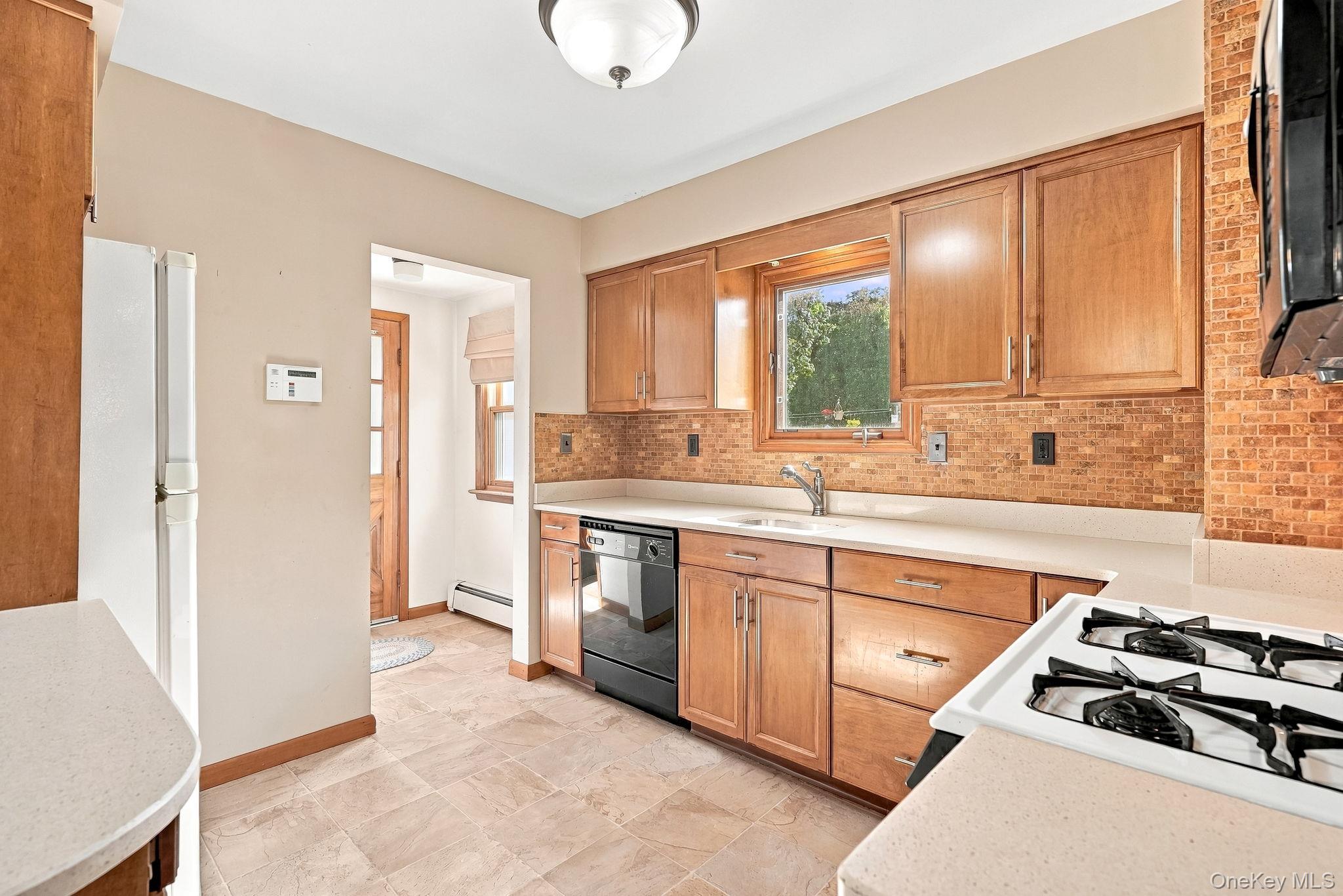 8 Lancaster Avenue – For Sale photo 11